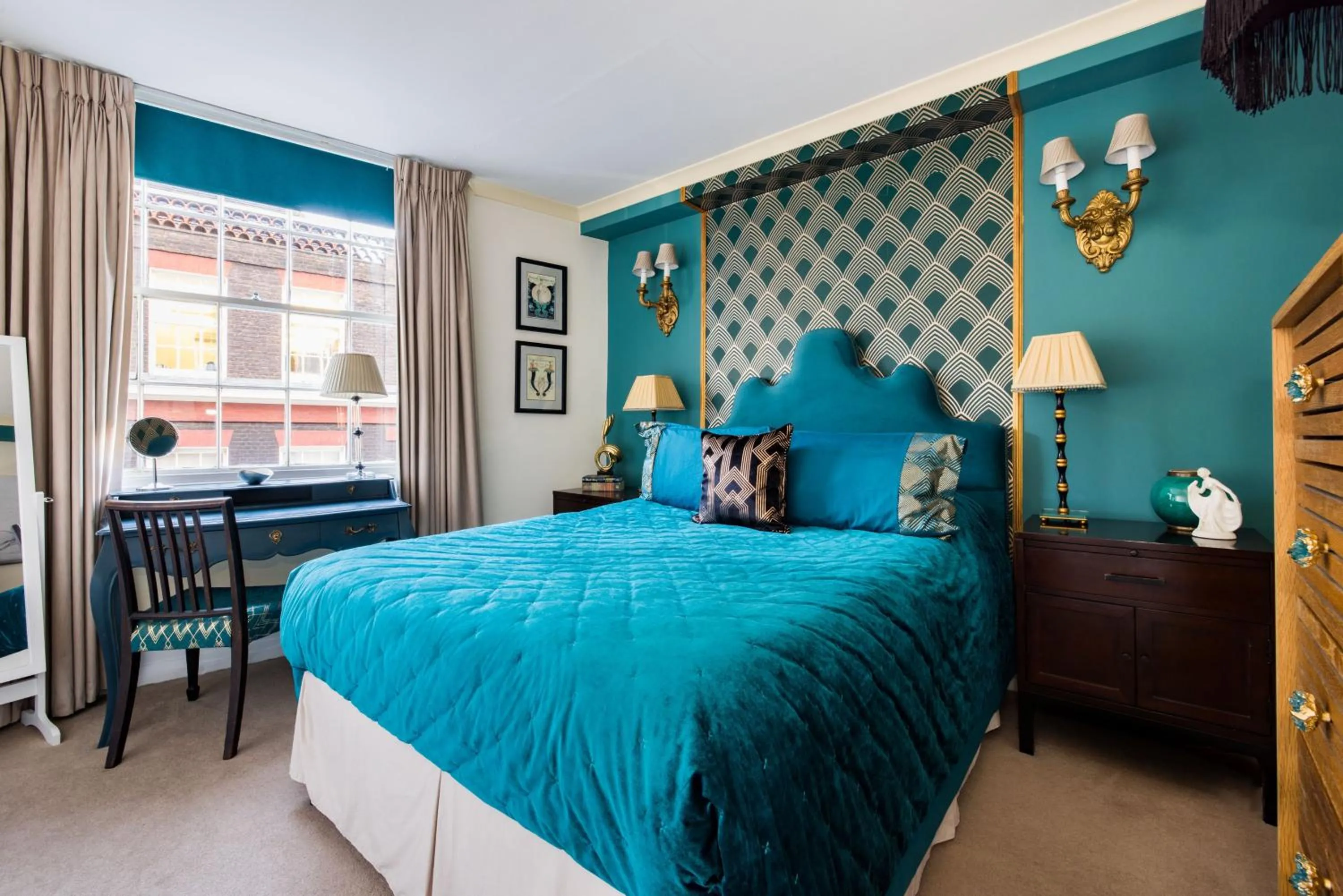 Mayfair 3-Bed 5-Guest Berkeley Square 1729 House