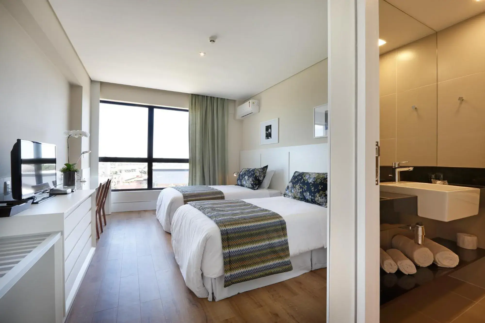 Twin Room - single occupancy in Vitória Hotel Convention Paulínia Twin Room - single occupancy in Vitória Hotel Convention Paulínia
