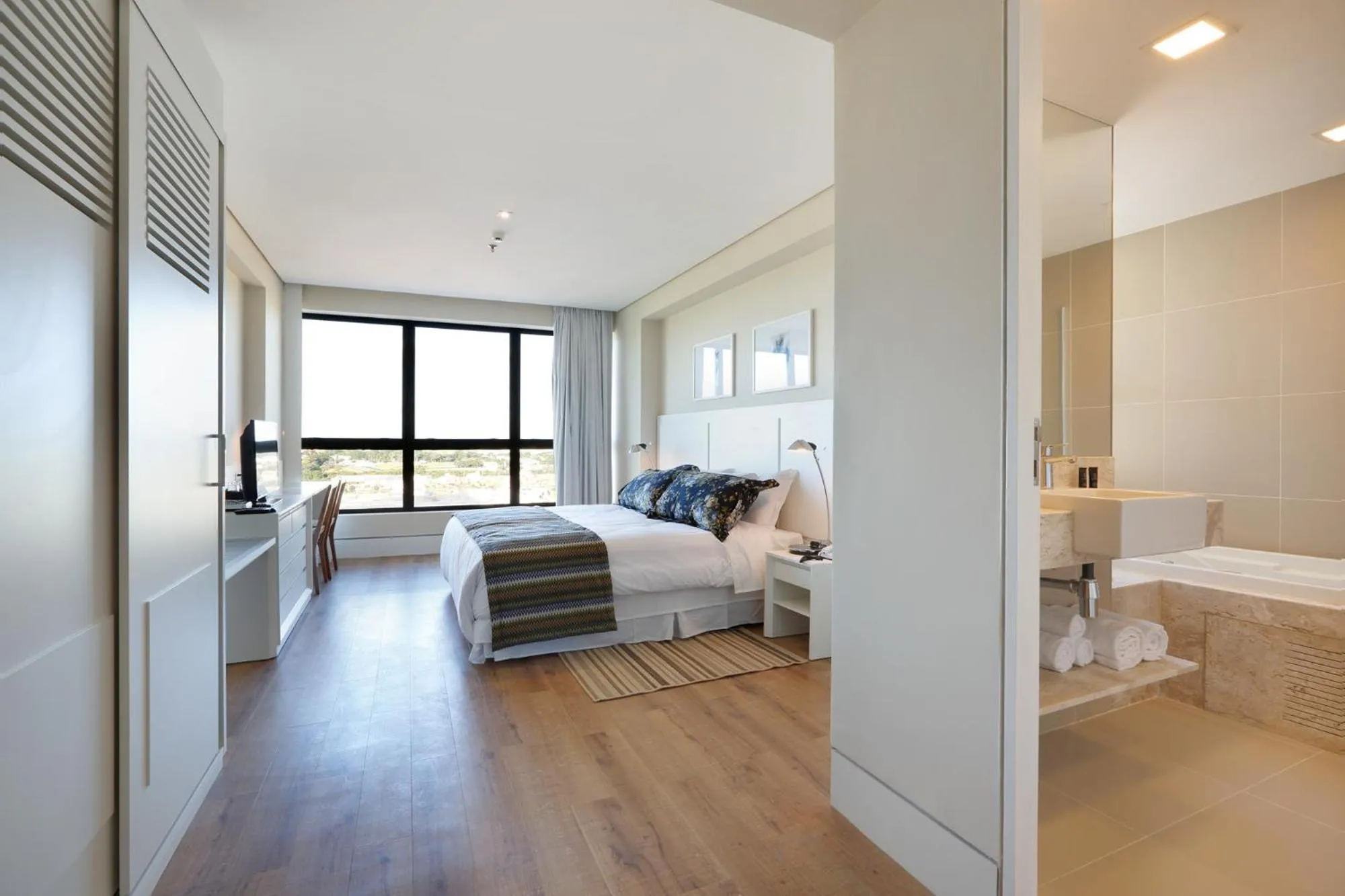 Photo of the whole room, Bed in Vitória Hotel Convention Paulínia