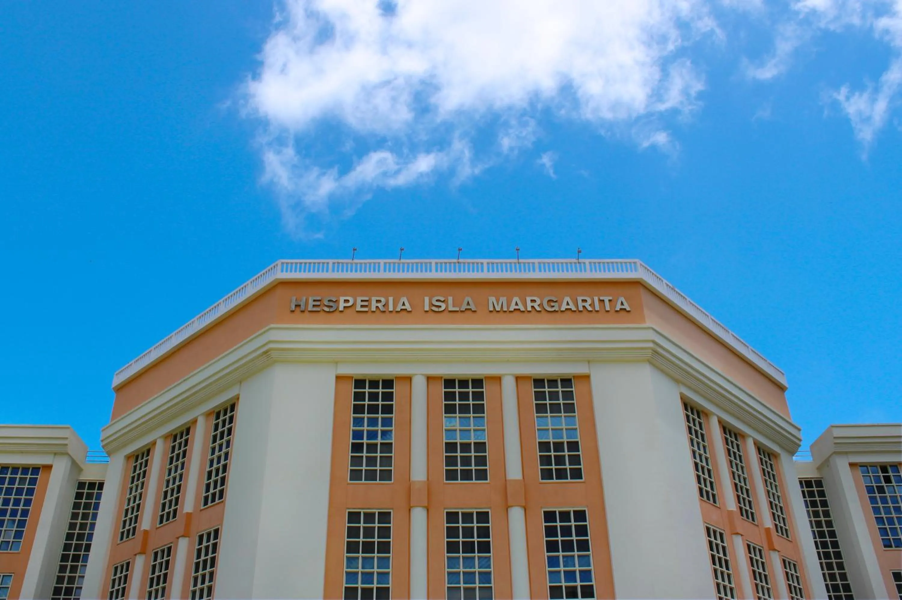 Property building in Hesperia Isla Margarita