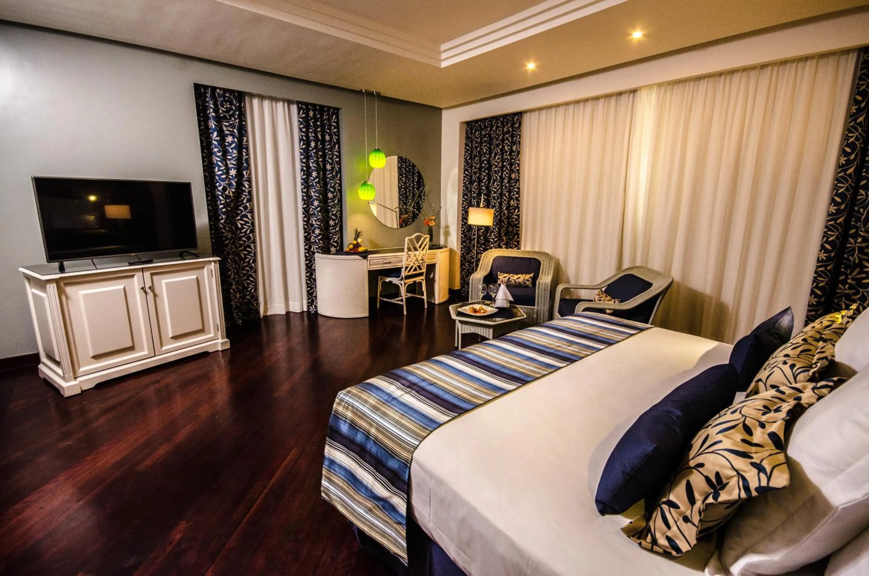 Photo of the whole room, Bed in Hesperia Isla Margarita