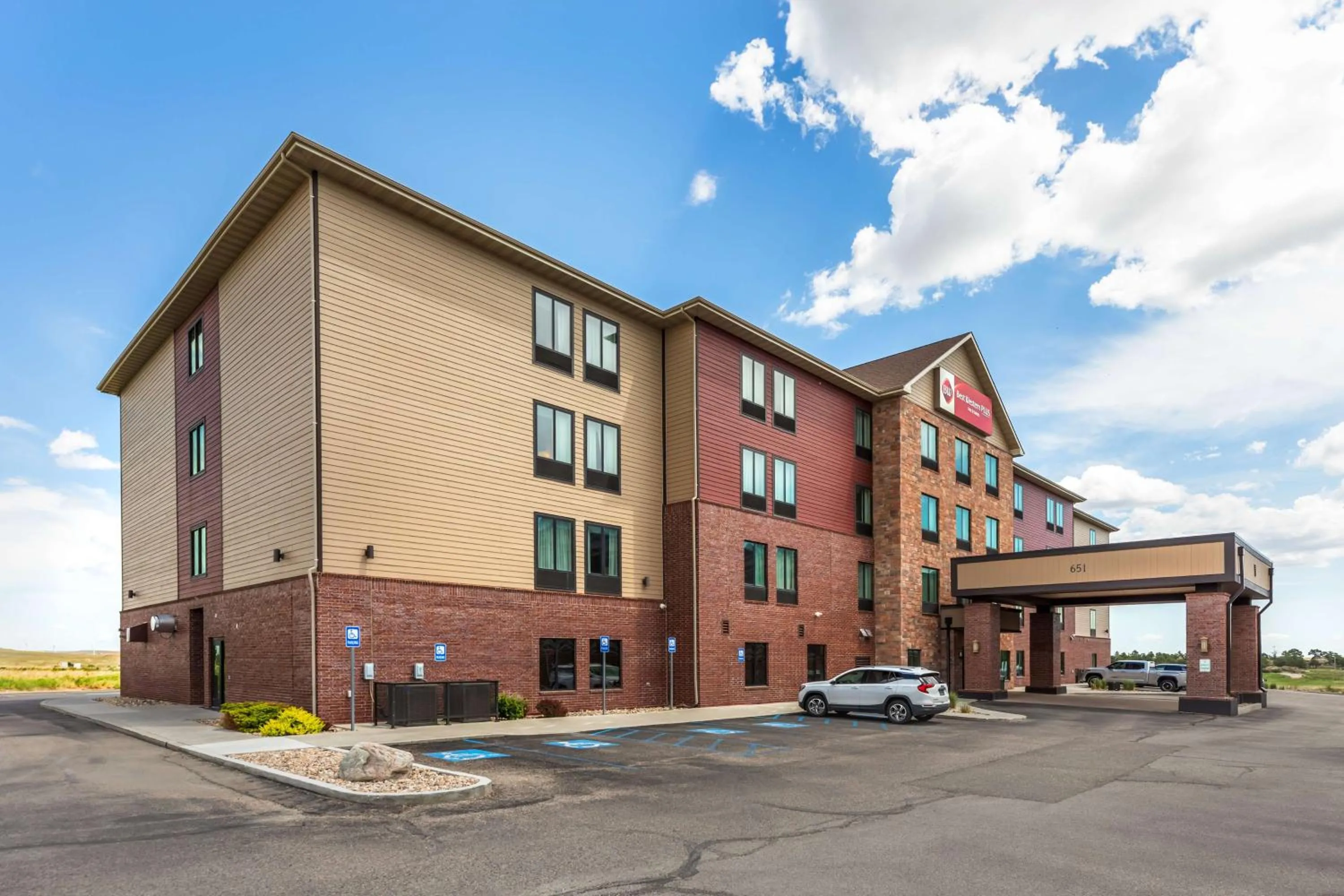 Property building in Best Western PLUS Casper Inn & Suites