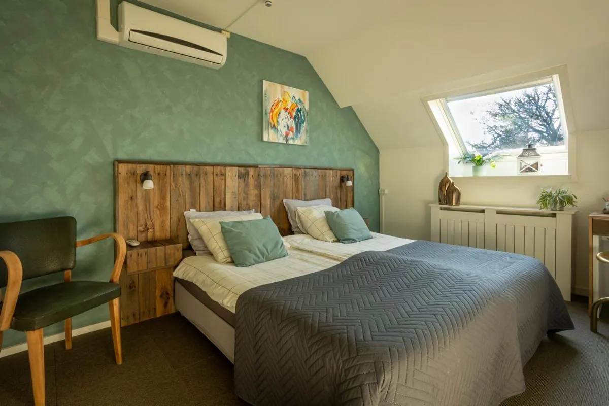Deluxe Double Room with Bath in Thorn BenB