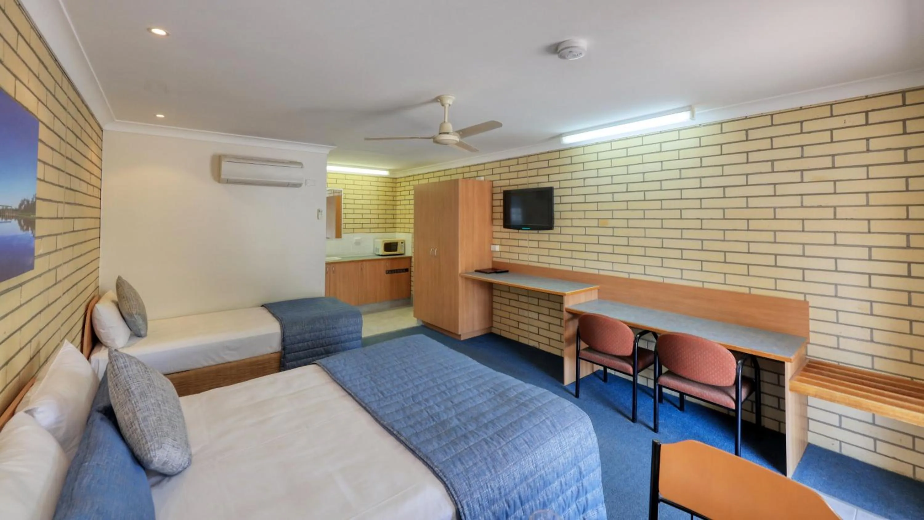 minibar in Riverland Motor Inn