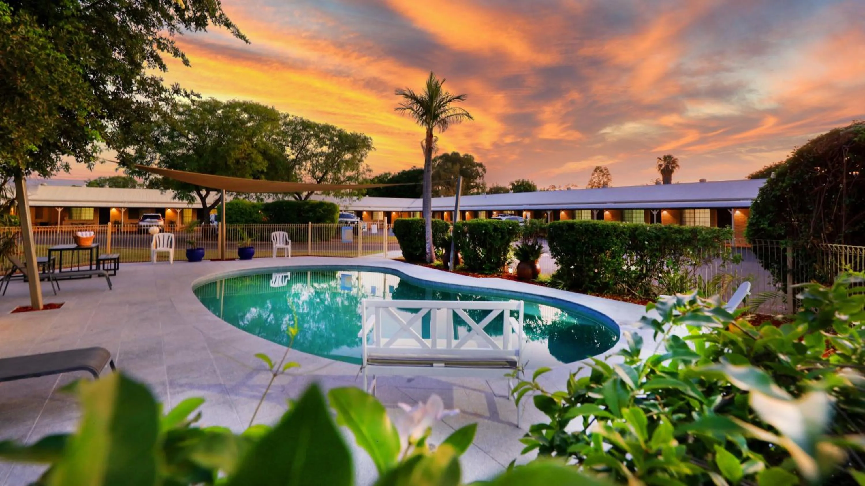 Swimming pool in Riverland Motor Inn