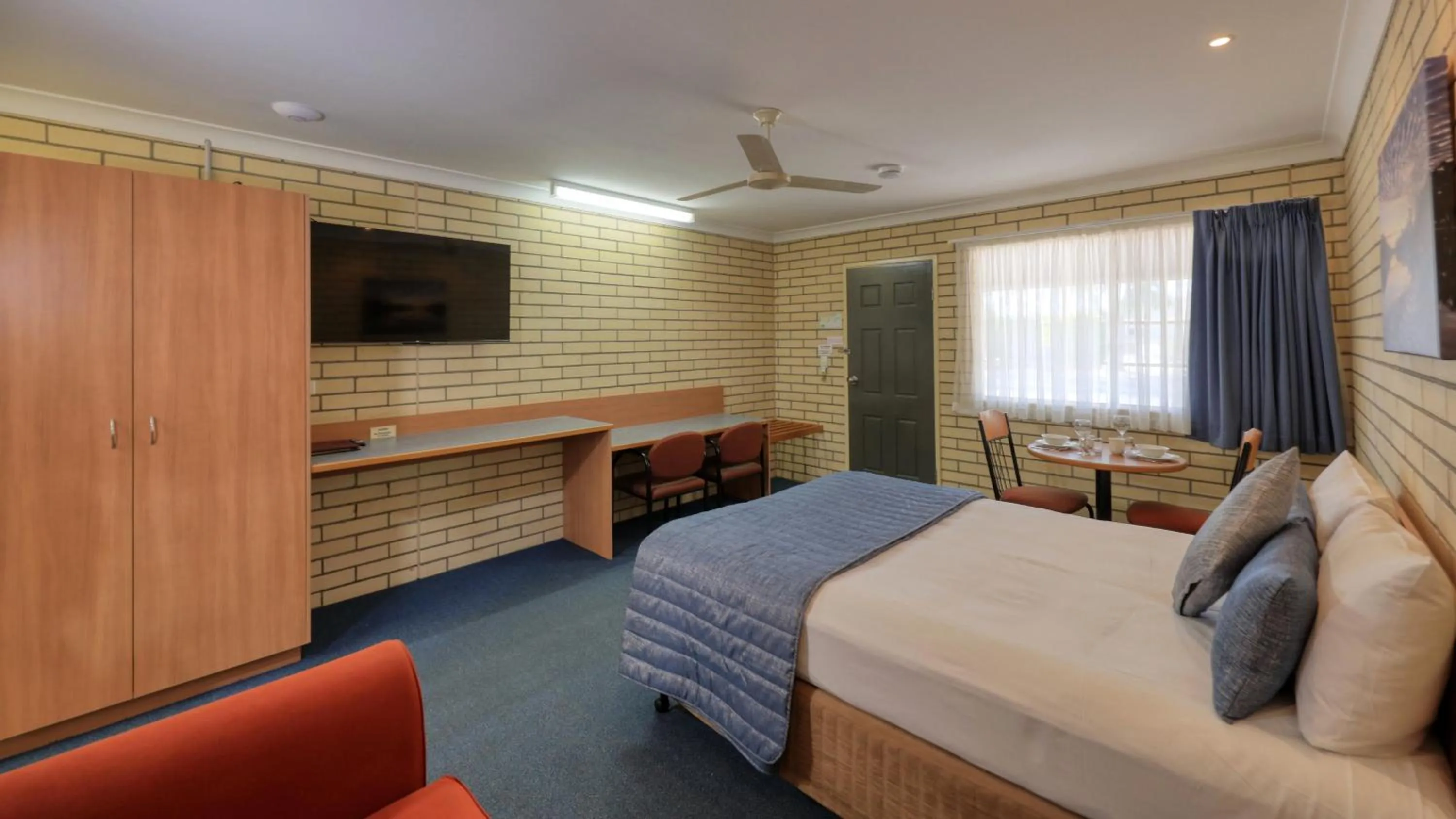TV and multimedia, Bed in Riverland Motor Inn