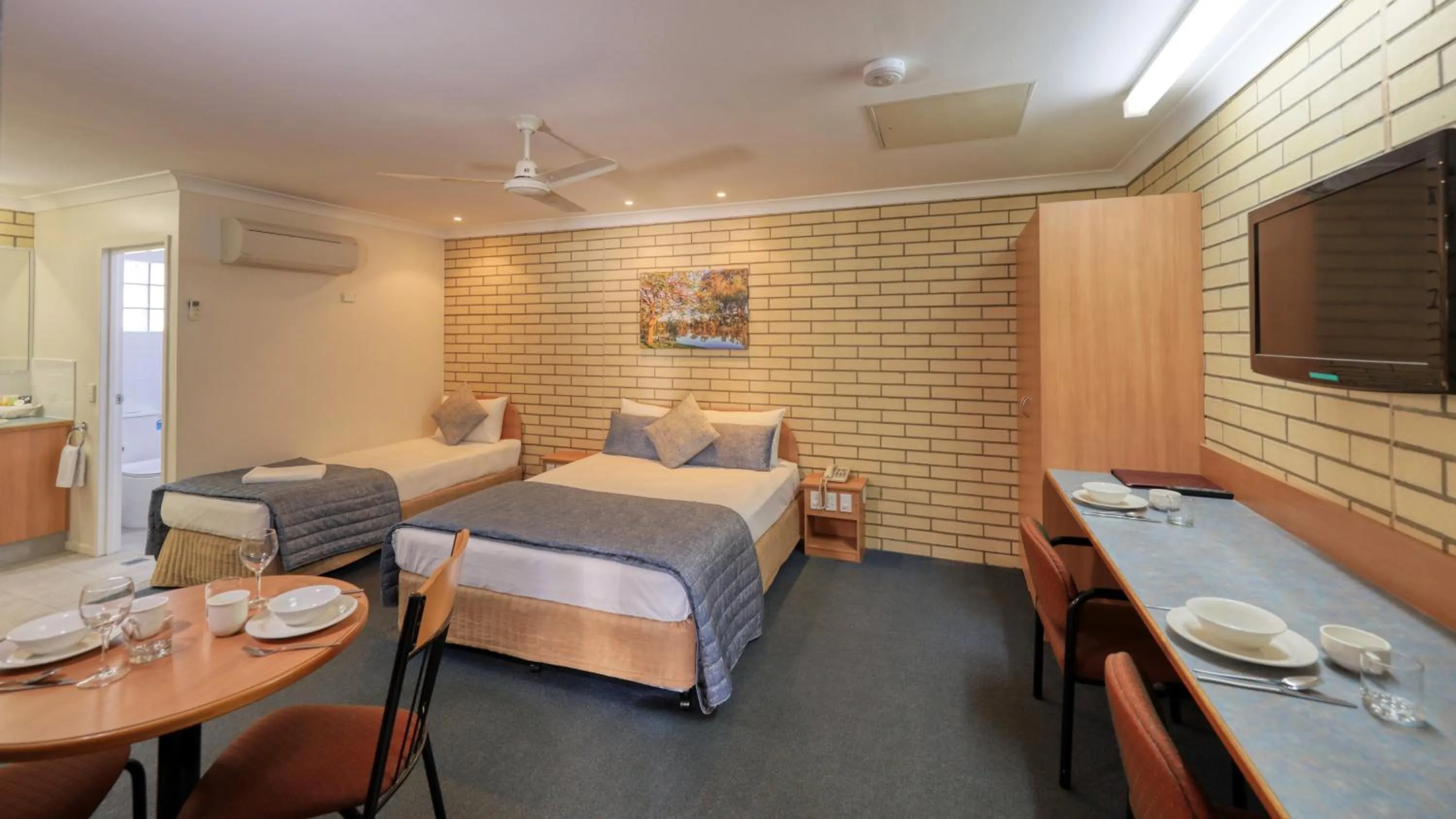 Bed in Riverland Motor Inn
