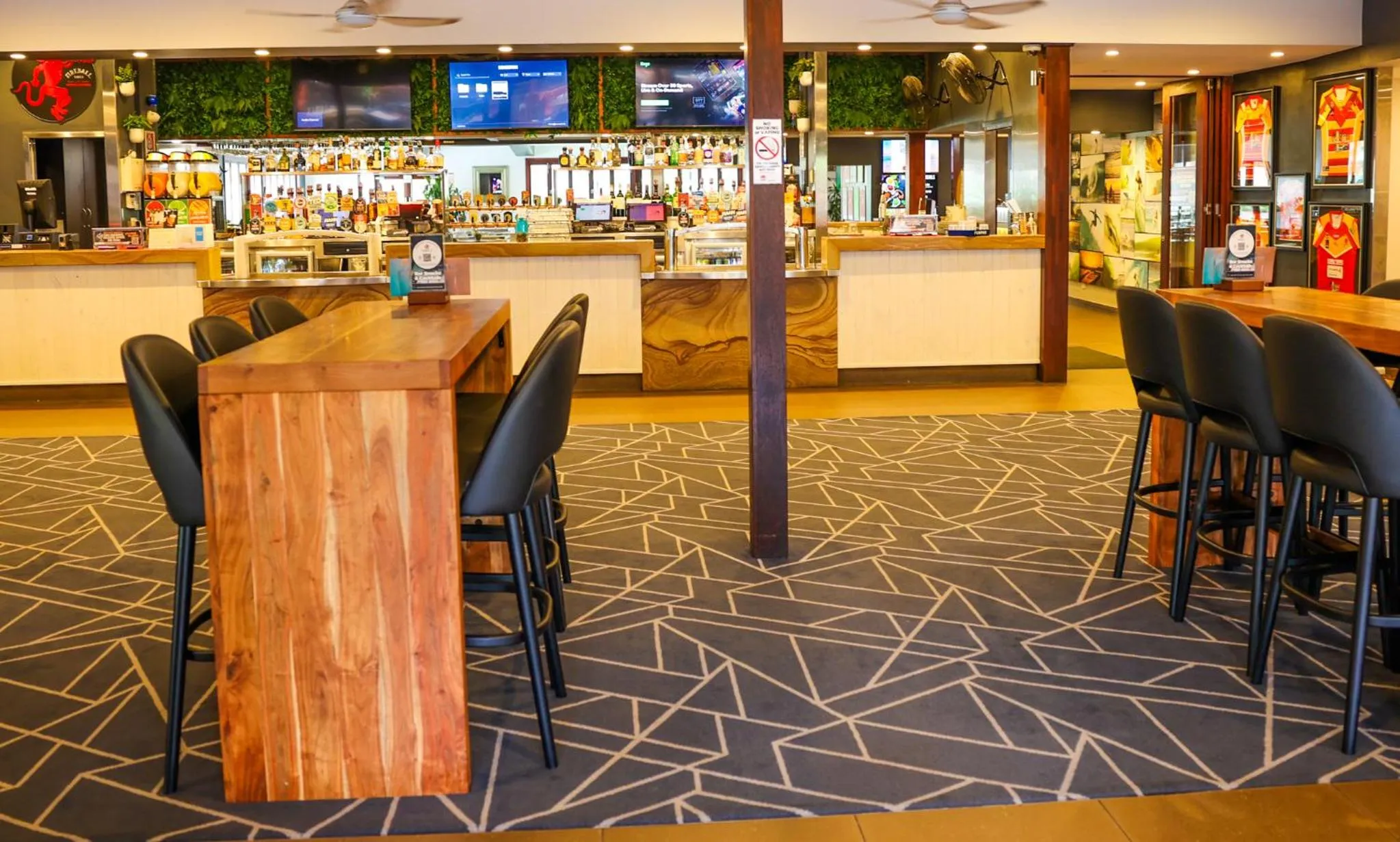 Restaurant/places to eat in Park Beach Hotel Motel