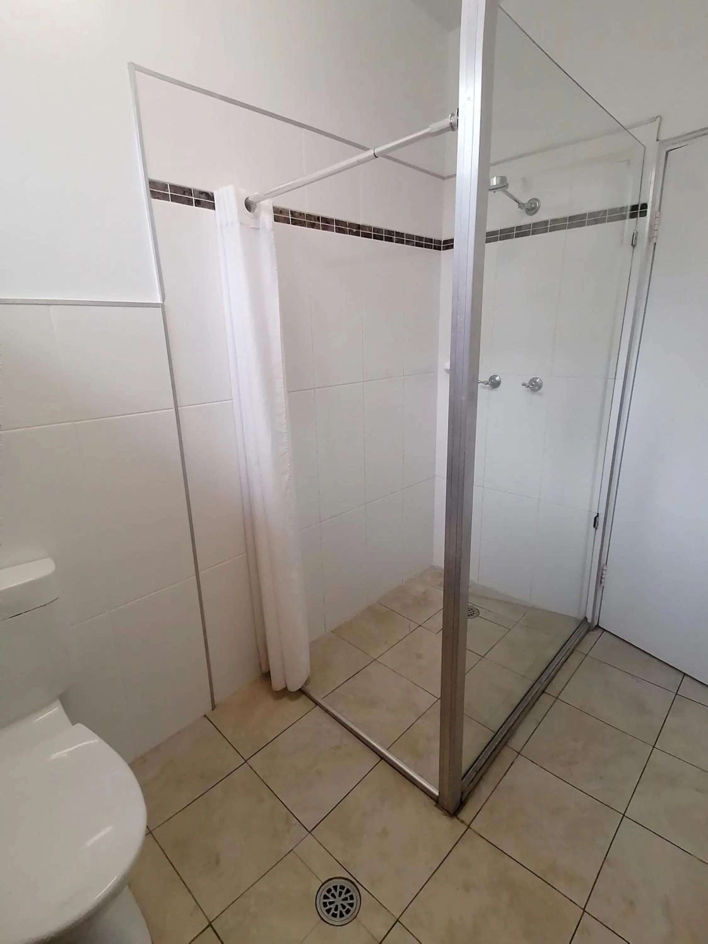 Bathroom in Park Beach Hotel Motel