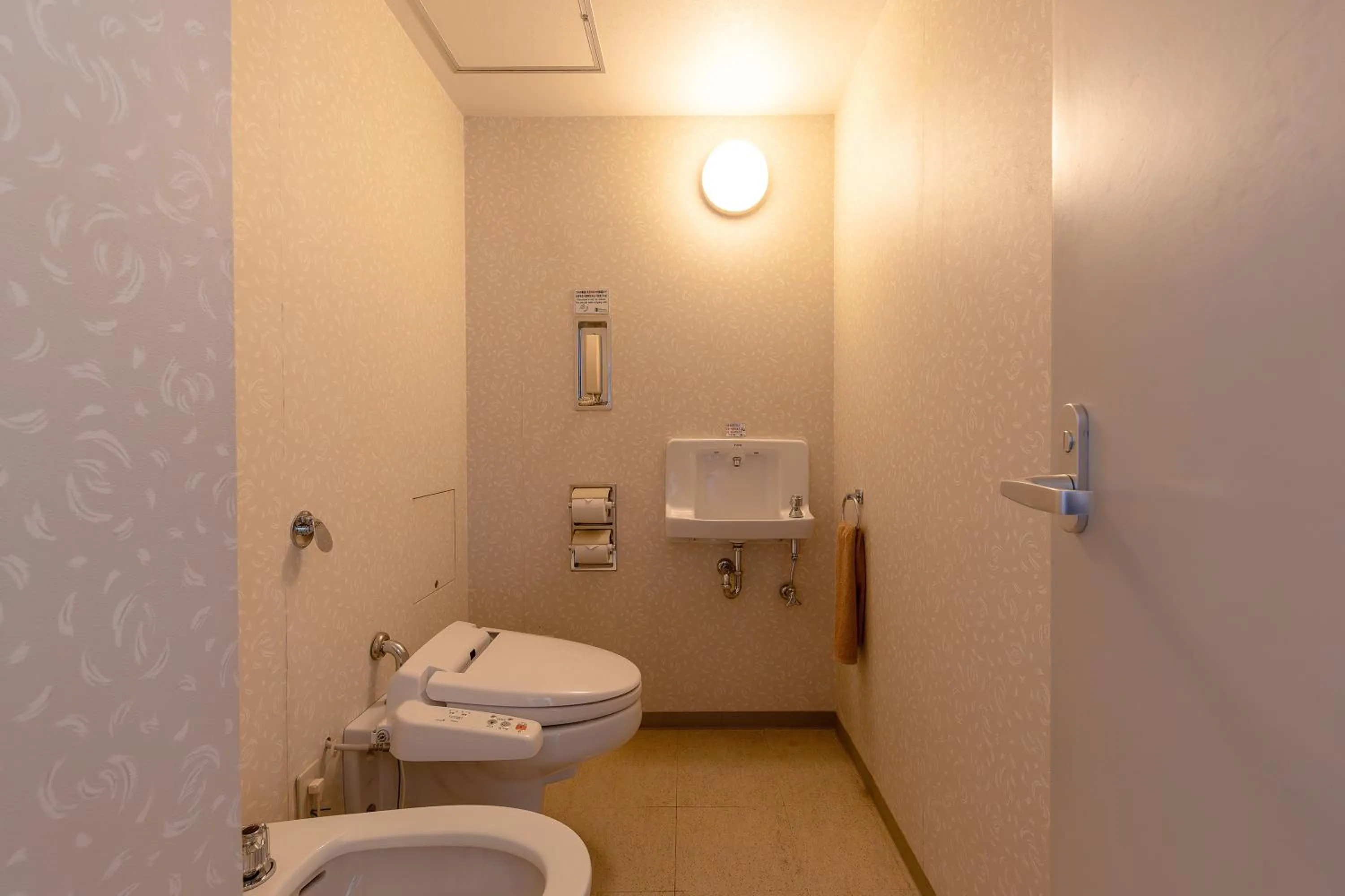 Toilet in Kitahiroshima Classe Hotel