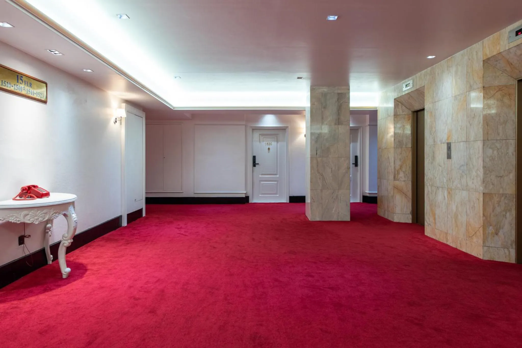 Property building in Elizabeth Hotel