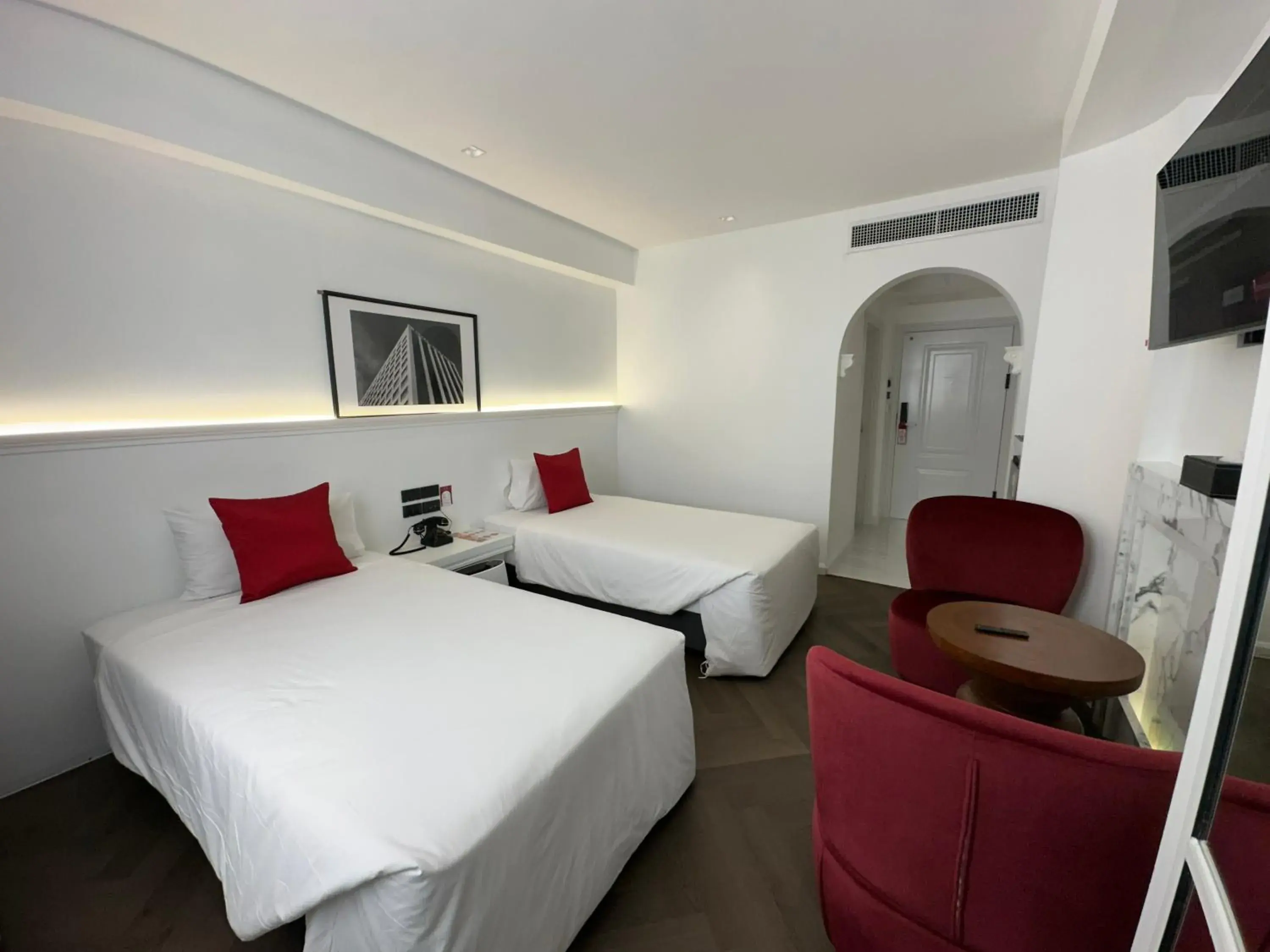 Bedroom, Bed in Elizabeth Hotel Bedroom, Bed in Elizabeth Hotel