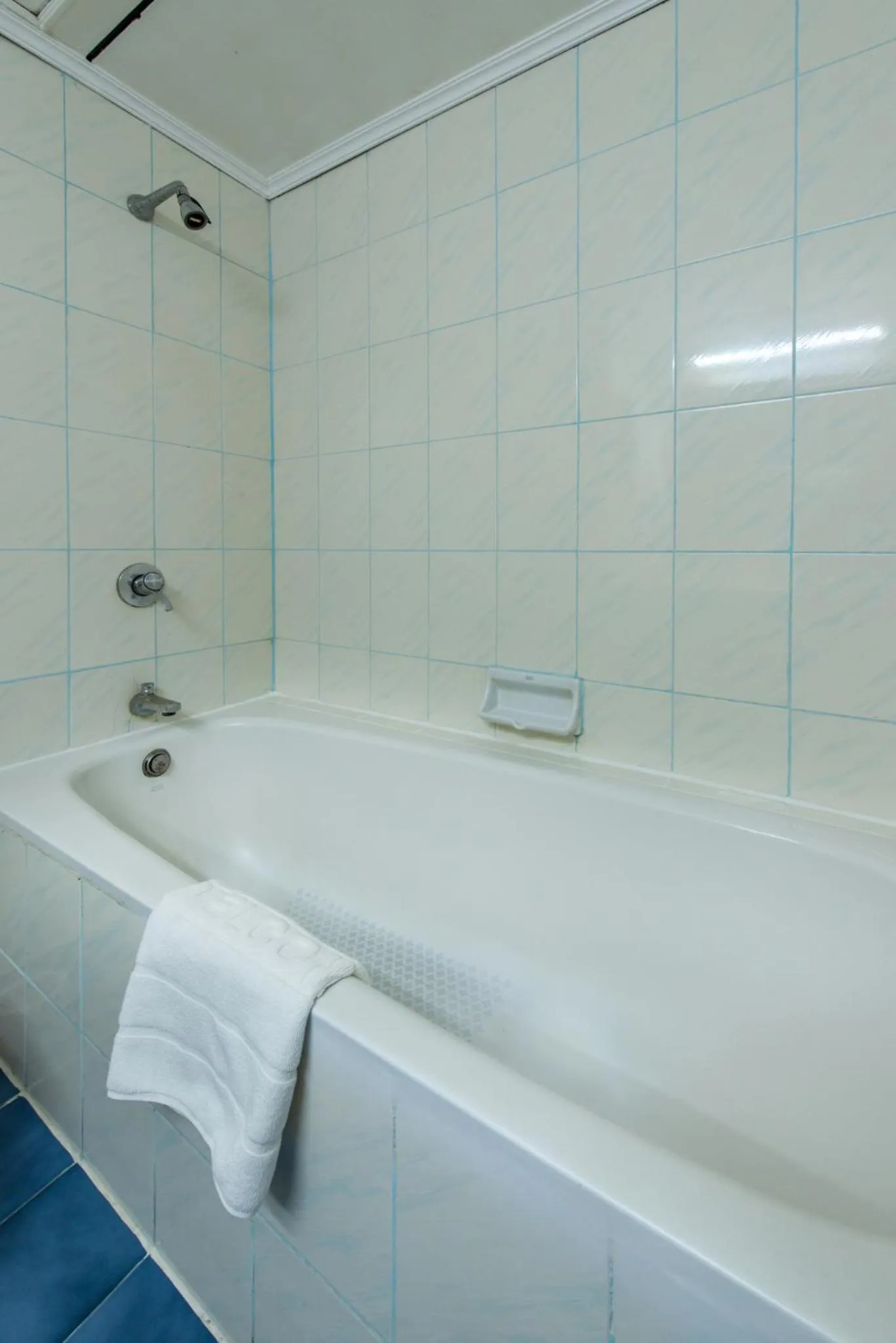 Bathroom in Elizabeth Hotel