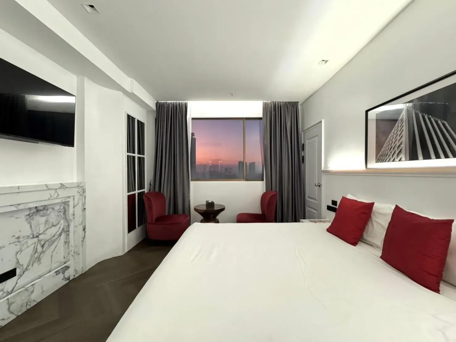 Bedroom, Bed in Elizabeth Hotel Bedroom, Bed in Elizabeth Hotel