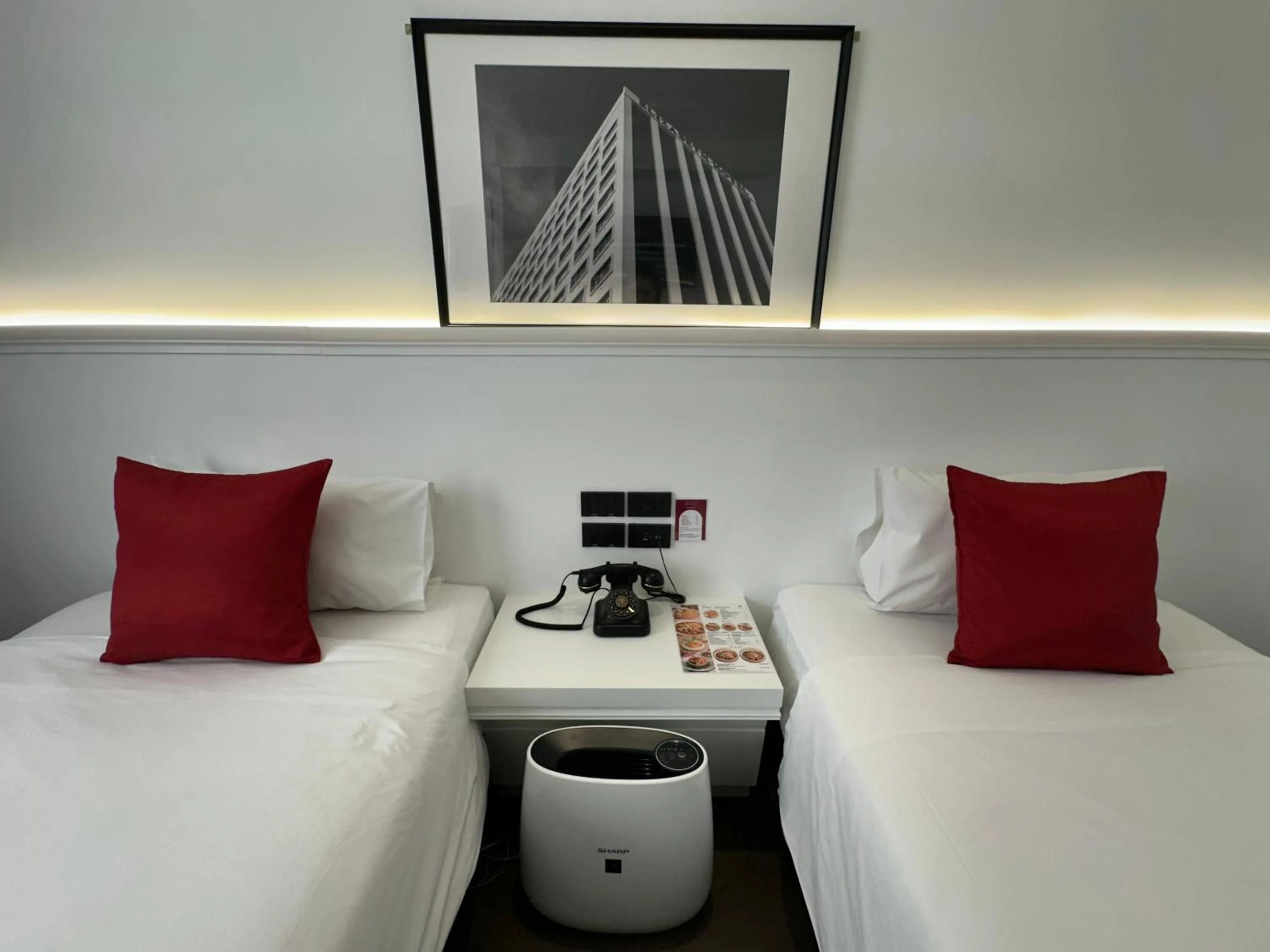 Bedroom, Bed in Elizabeth Hotel