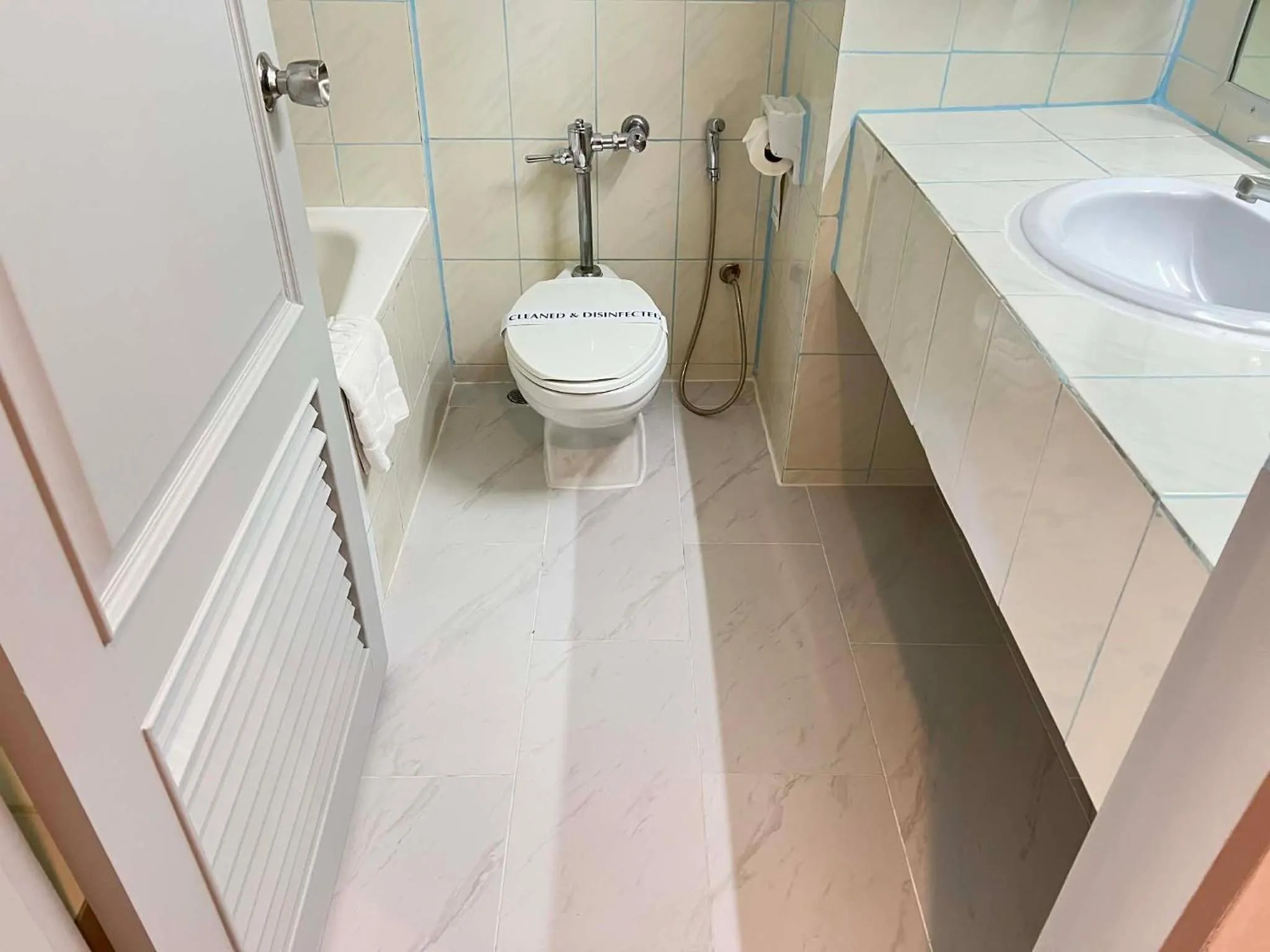 Bathroom in Elizabeth Hotel