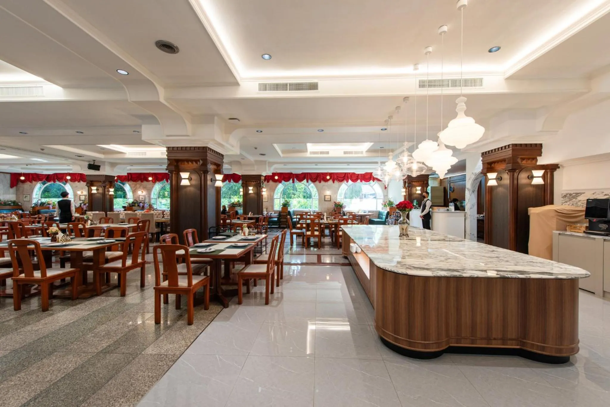 Buffet breakfast in Elizabeth Hotel