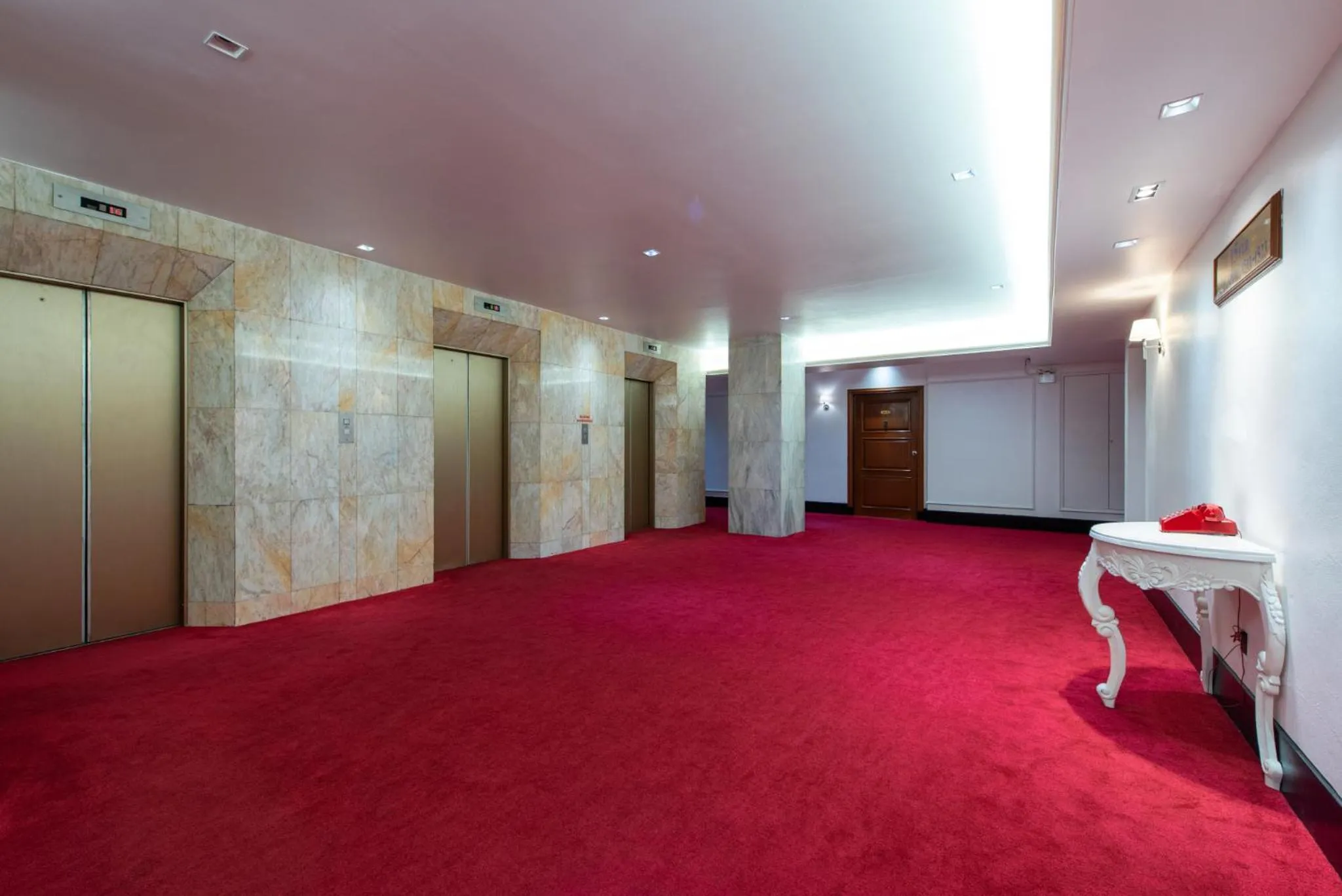 Property building in Elizabeth Hotel