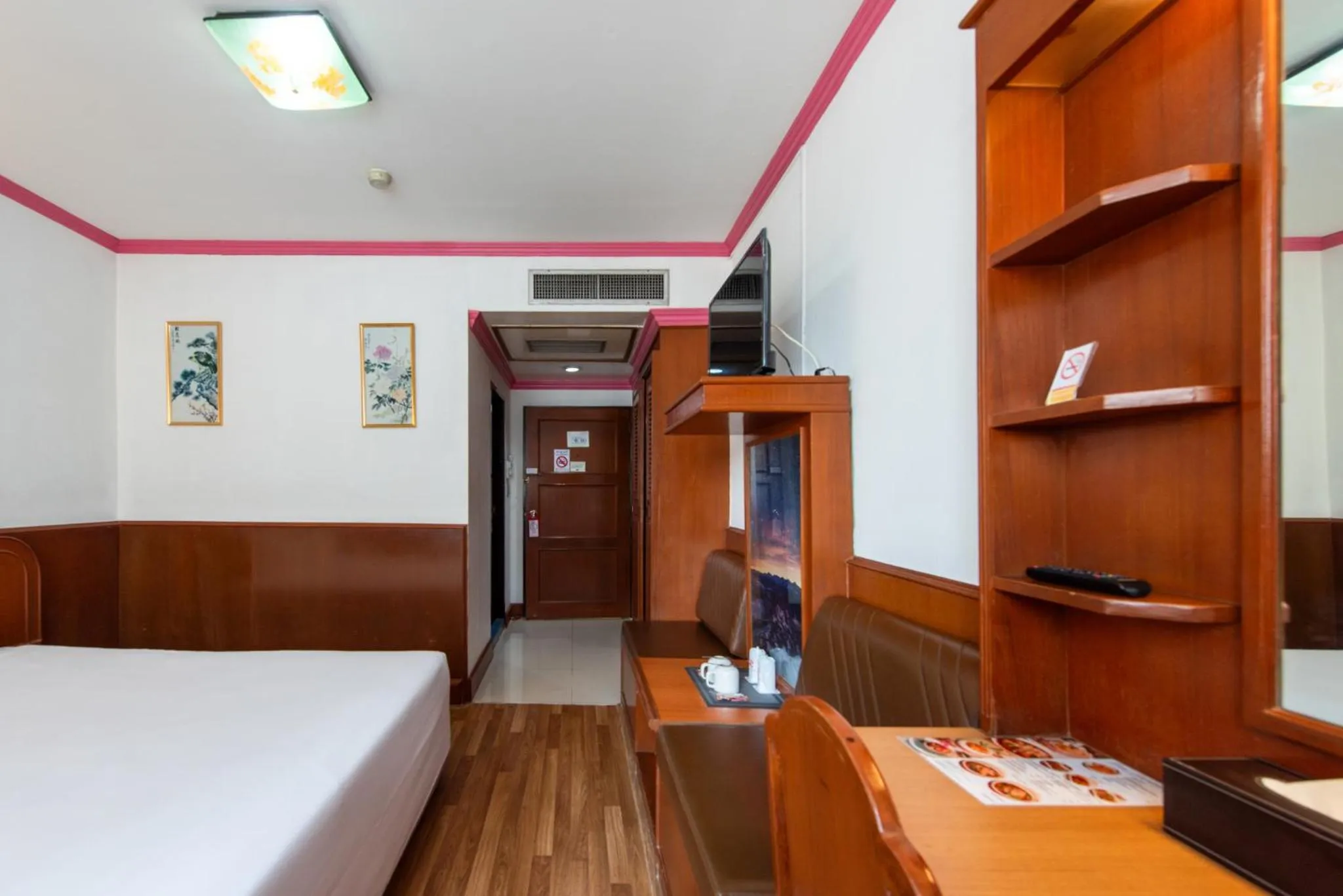 Bed in Elizabeth Hotel