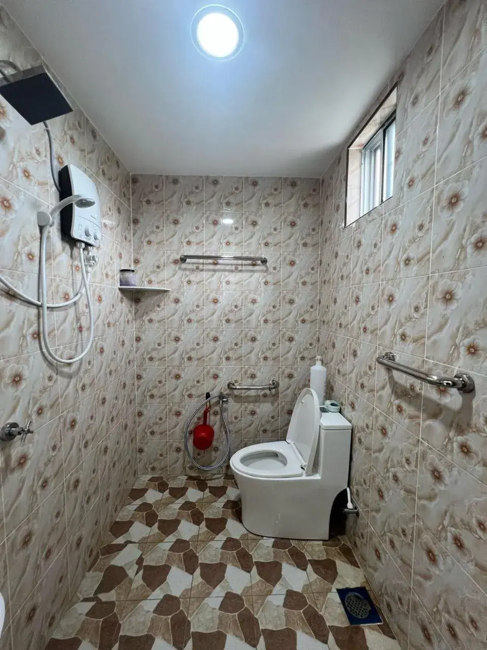 Bathroom in Capital O 91117 Noor Room Stay Bathroom in Capital O 91117 Noor Room Stay