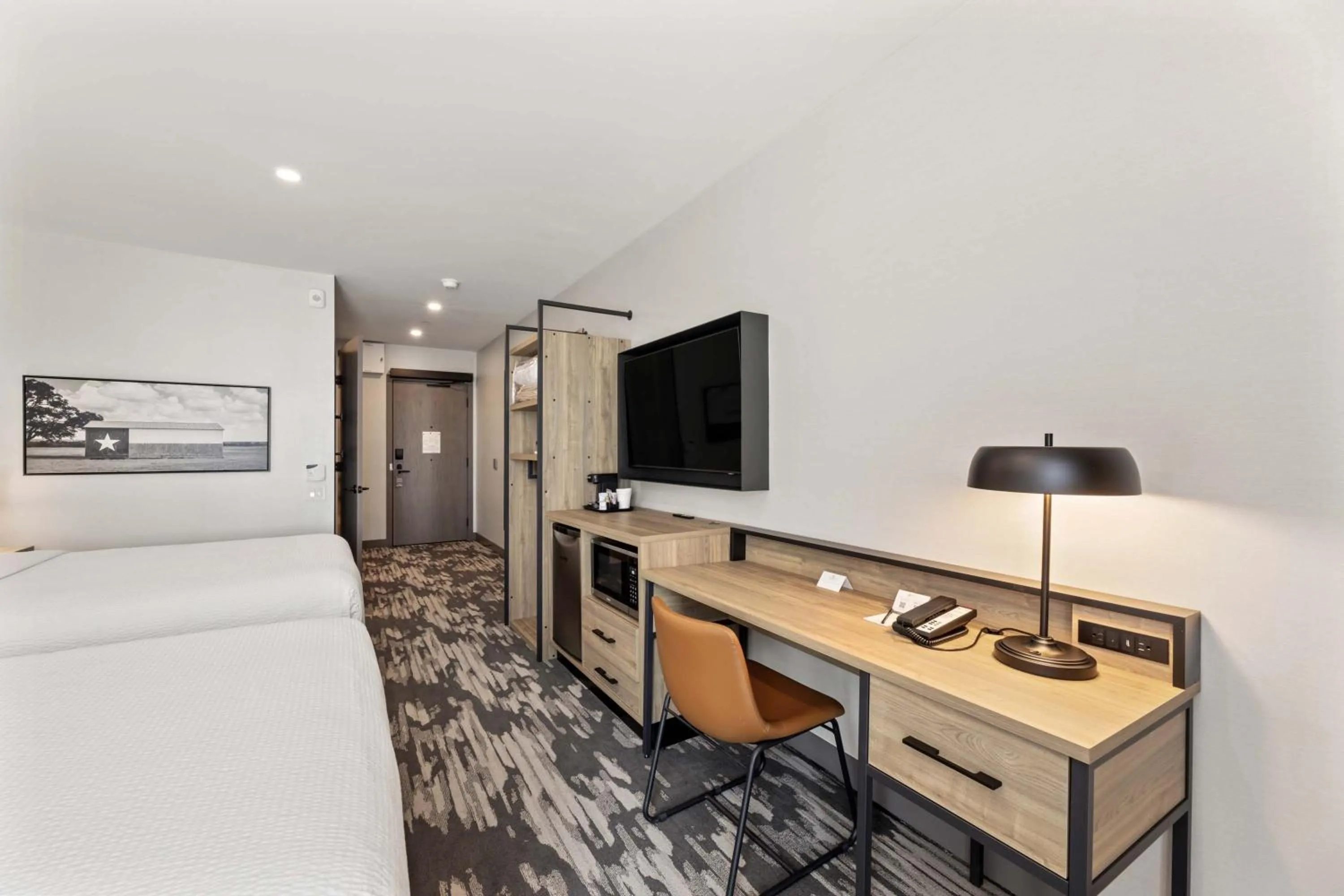 Photo of the whole room in Sandman Signature Dallas Las Colinas Hotel & Suites