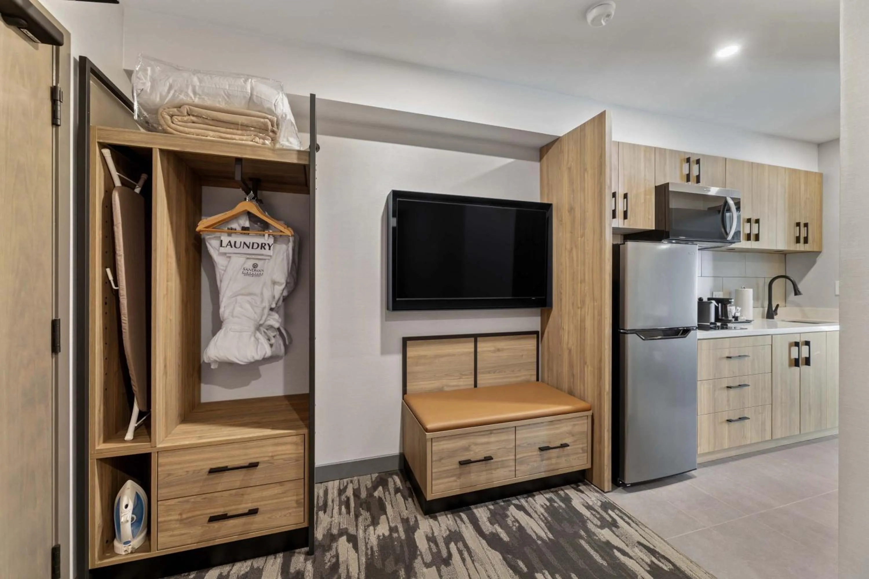 Photo of the whole room in Sandman Signature Dallas Las Colinas Hotel & Suites