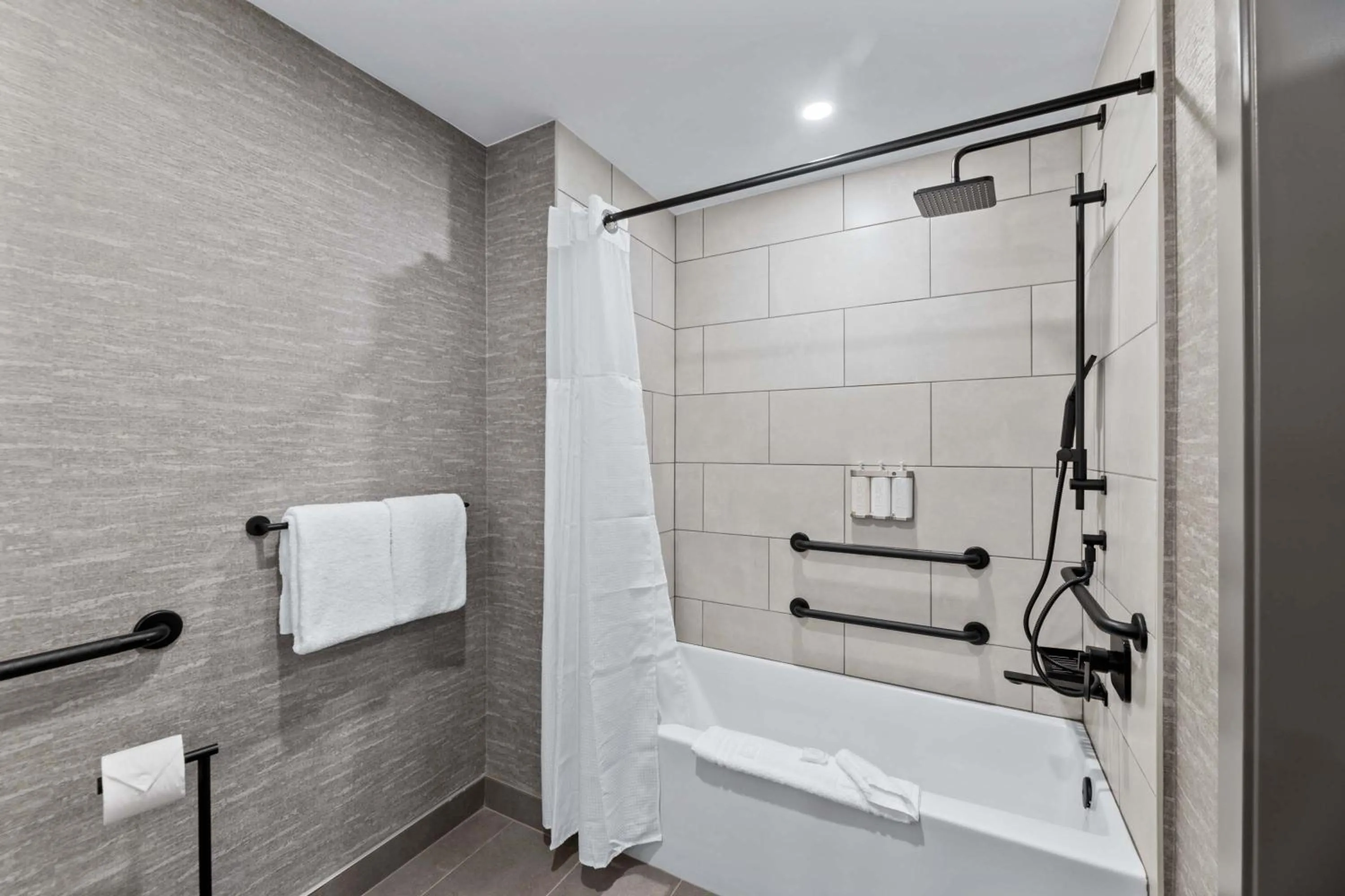 Bathroom in Sandman Signature Dallas Las Colinas Hotel & Suites