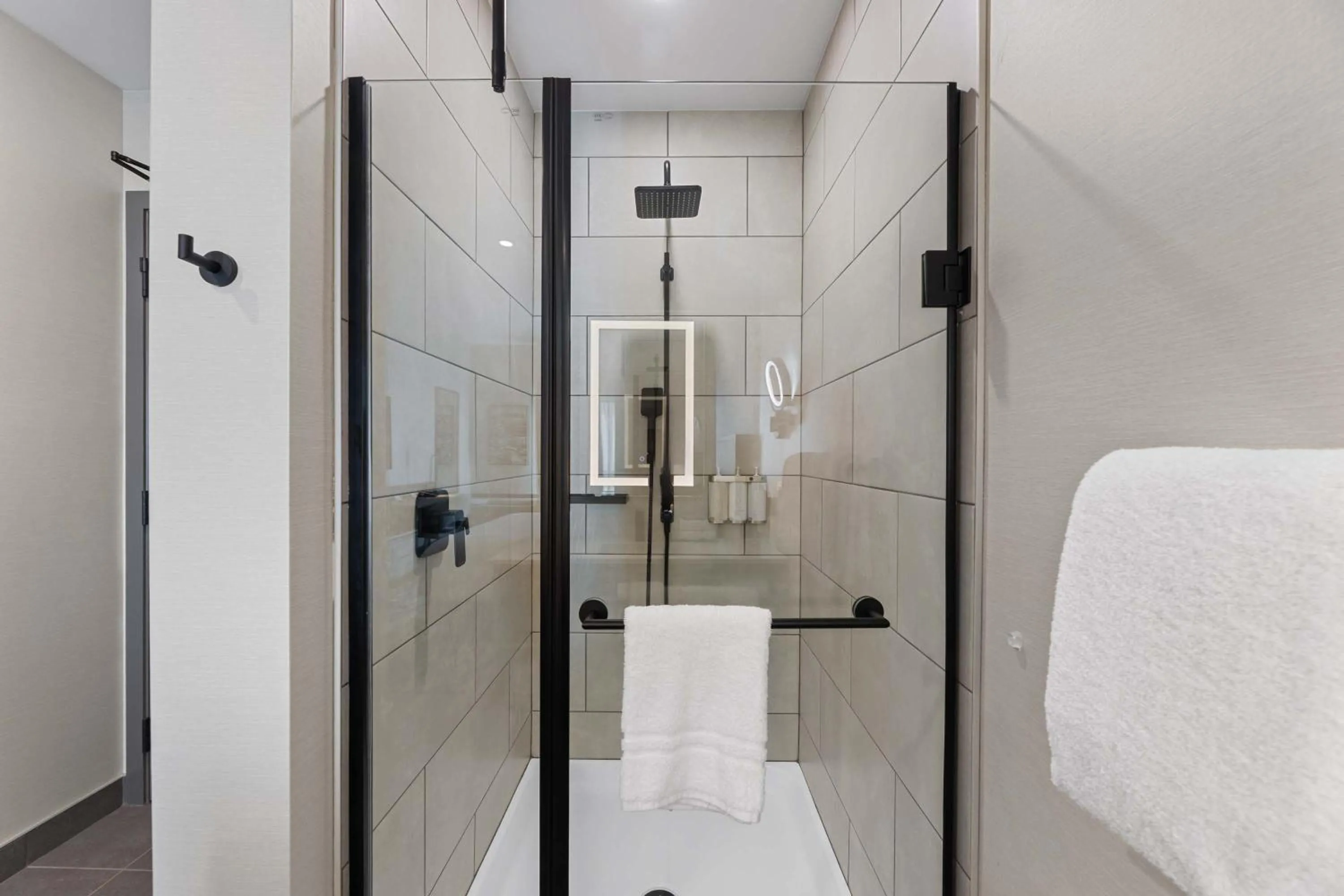 Bathroom in Sandman Signature Dallas Las Colinas Hotel & Suites