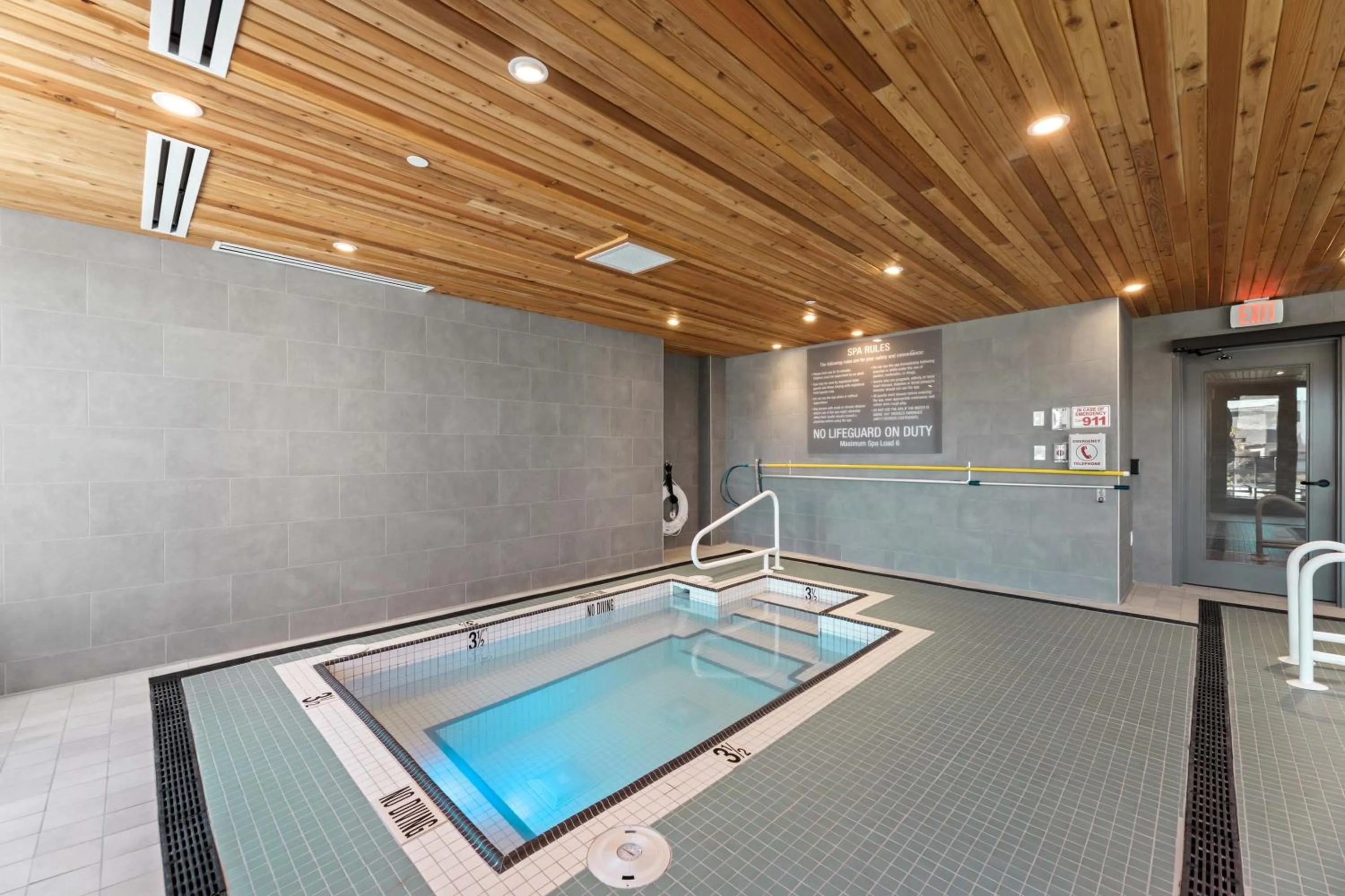 Facade/entrance in Sandman Signature Dallas Las Colinas Hotel & Suites