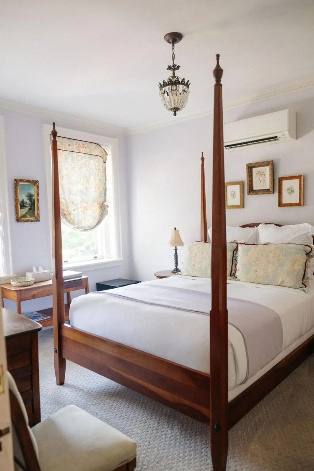 Bedroom, Bed in Ironclad Inn and Bourbon Room