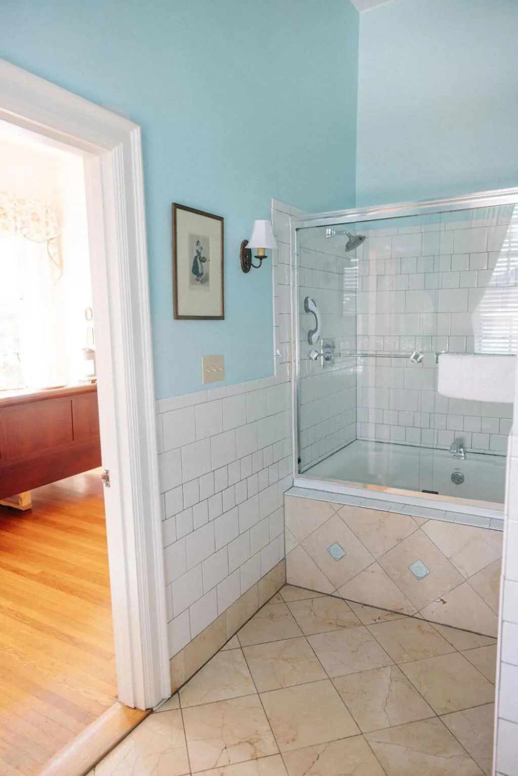 Bathroom in Ironclad Inn and Bourbon Room