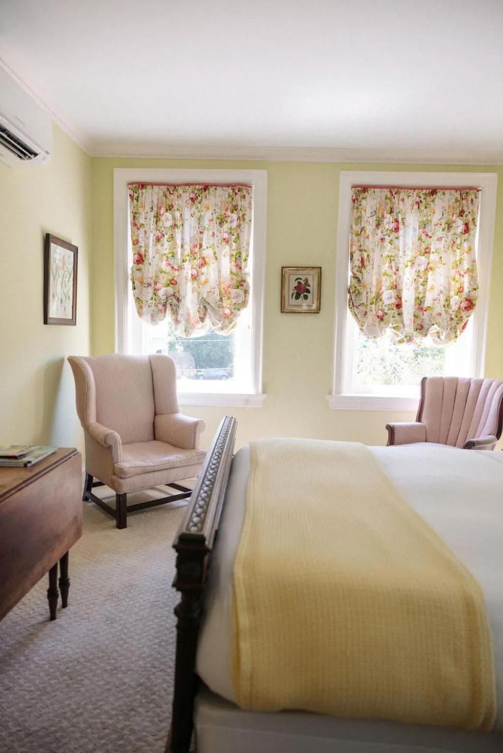 Bedroom, Bed in Ironclad Inn and Bourbon Room