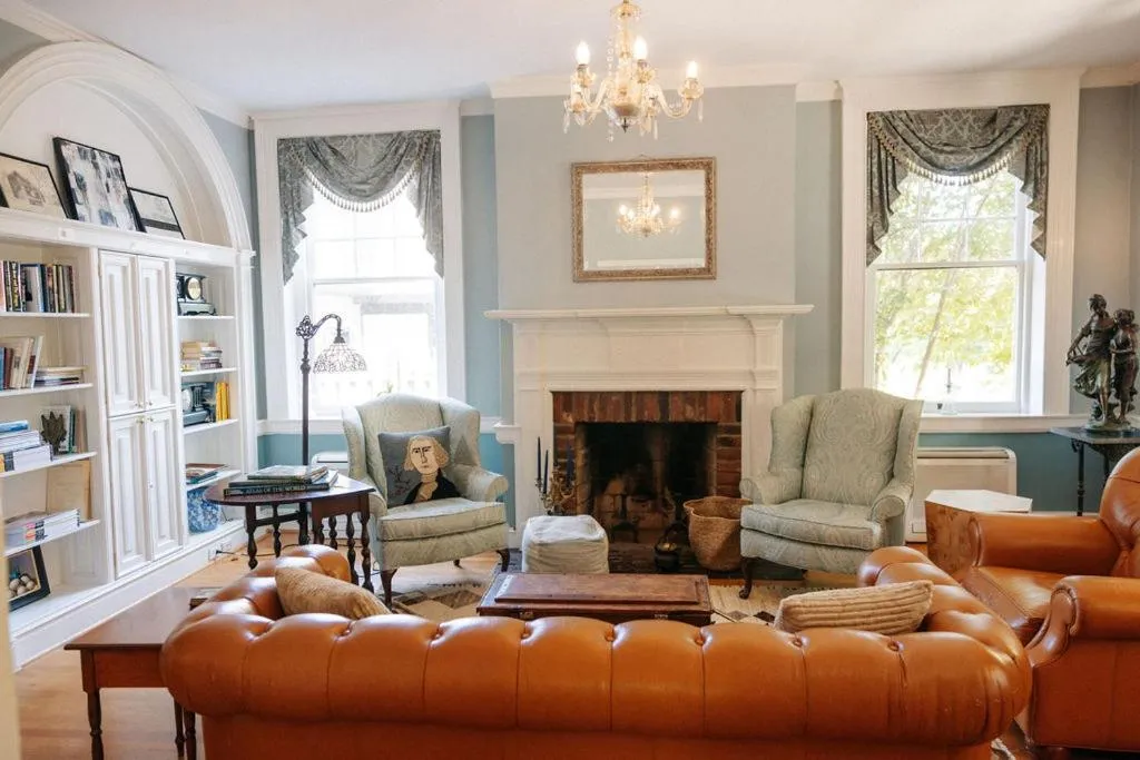 Library in Ironclad Inn and Bourbon Room