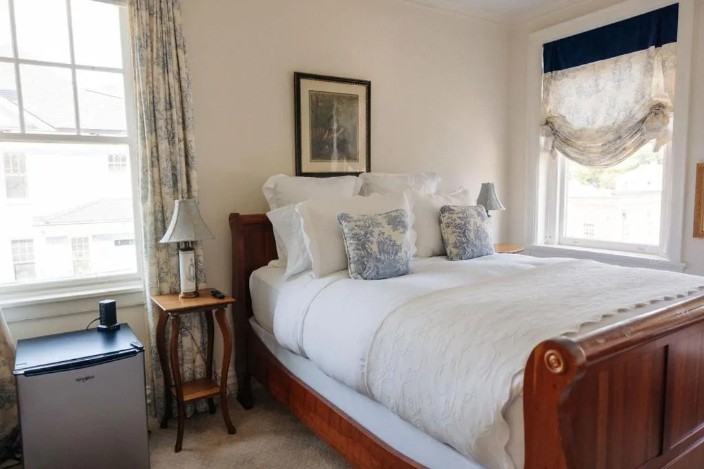 Bedroom, Bed in Ironclad Inn and Bourbon Room