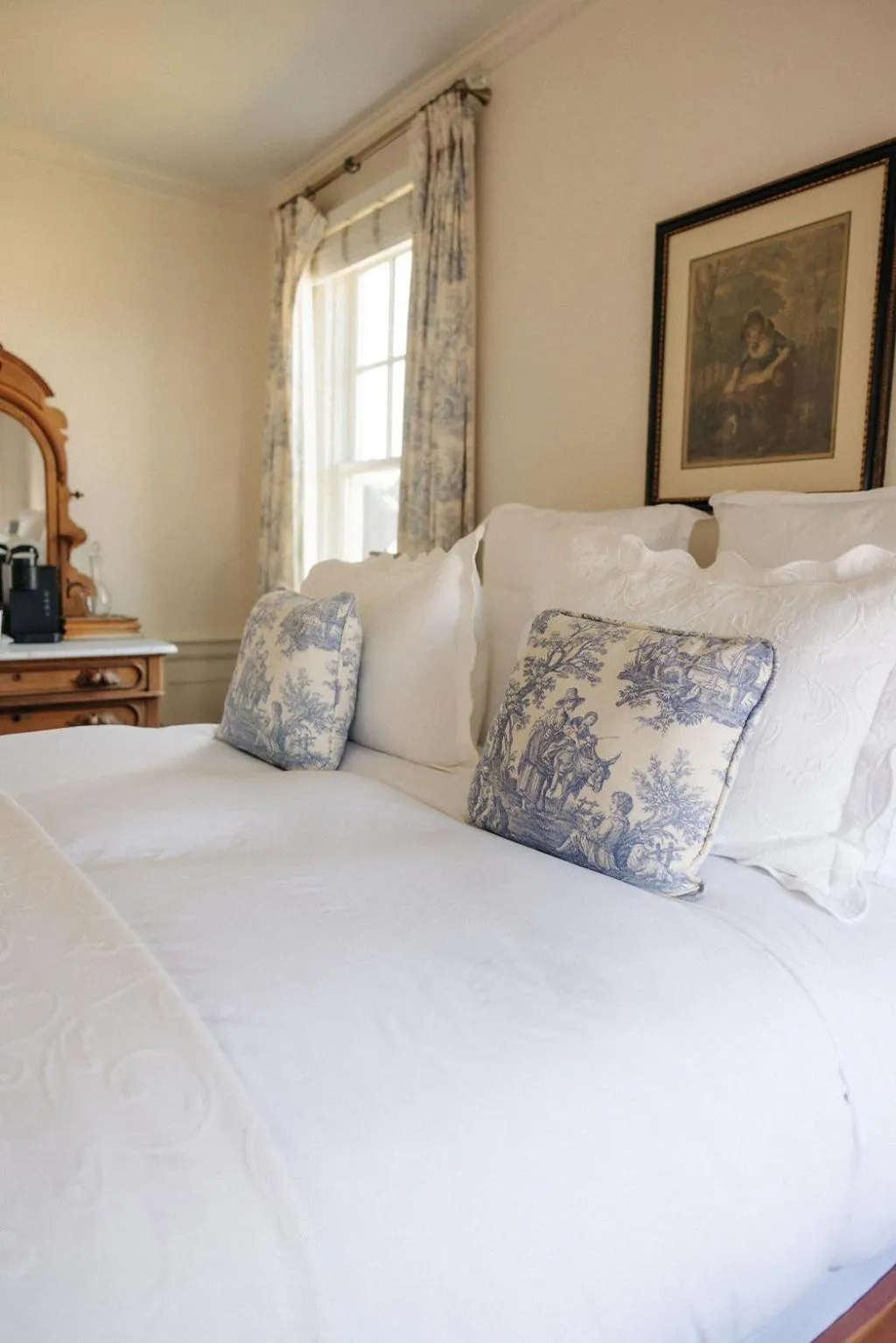 Bedroom, Bed in Ironclad Inn and Bourbon Room