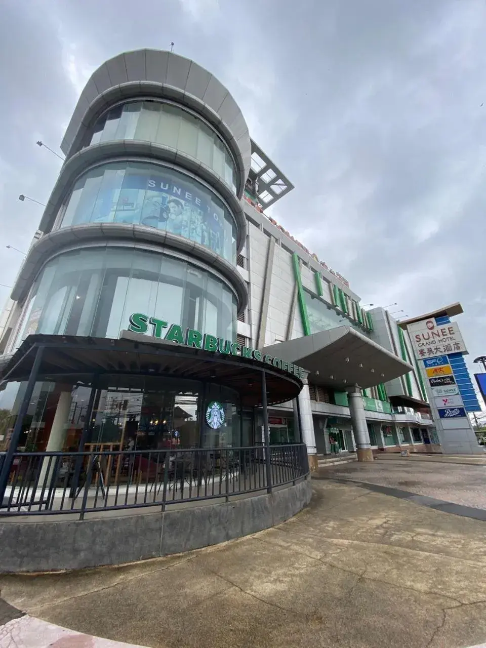 Facade/entrance in Sunee Grand Hotel and Convention Center Facade/entrance in Sunee Grand Hotel and Convention Center