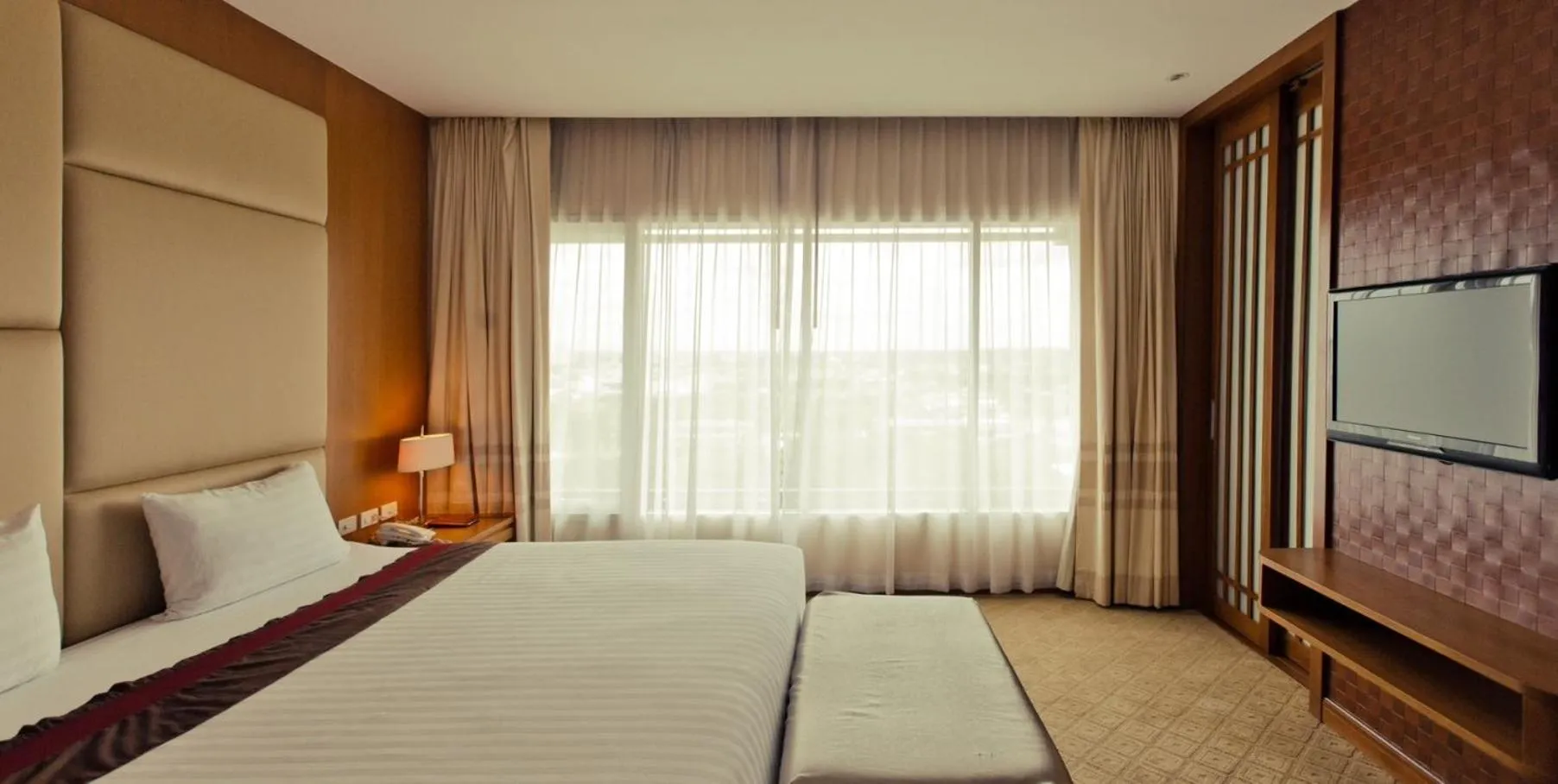 Bedroom in Sunee Grand Hotel and Convention Center