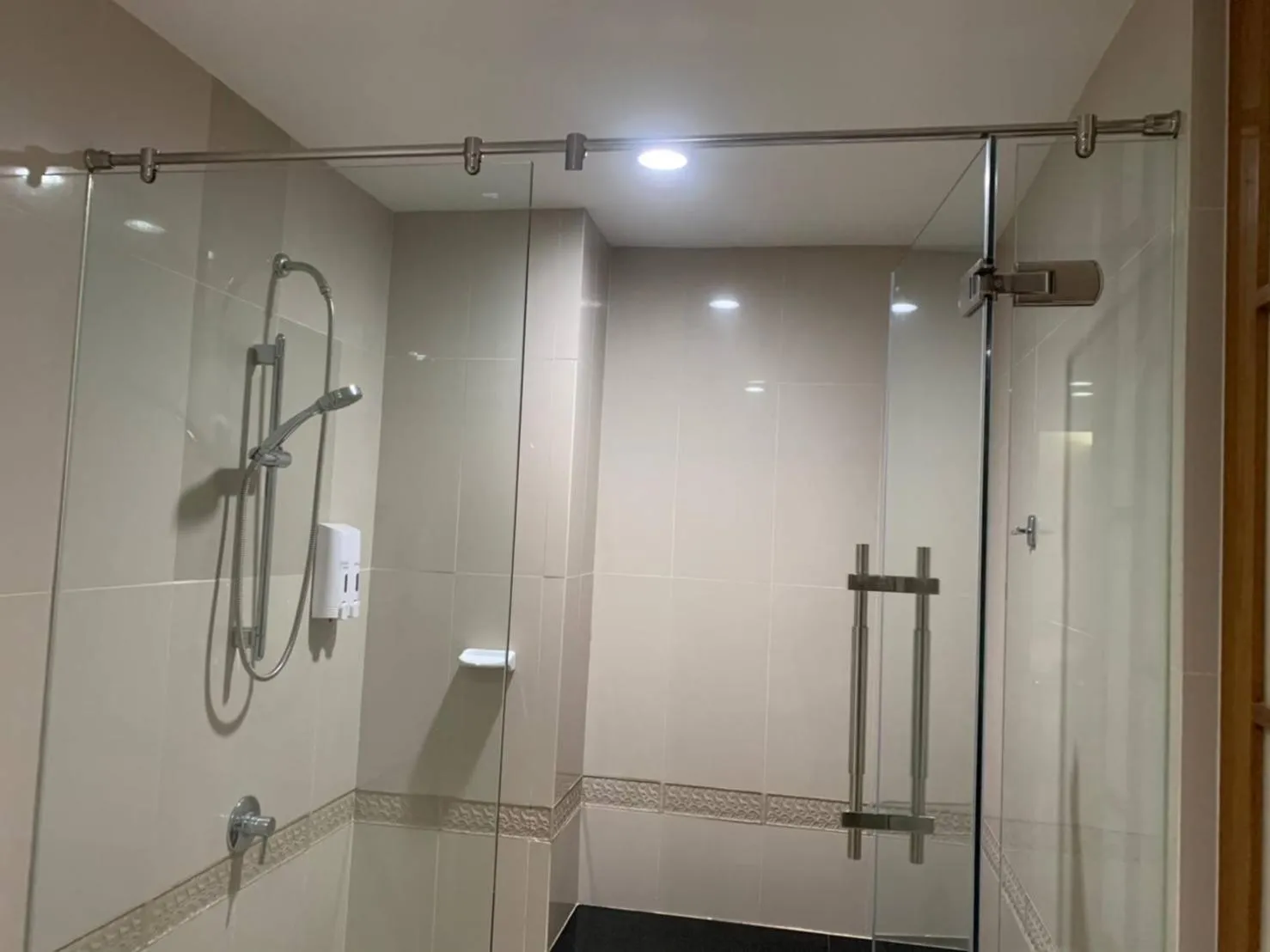 Shower in Sunee Grand Hotel and Convention Center
