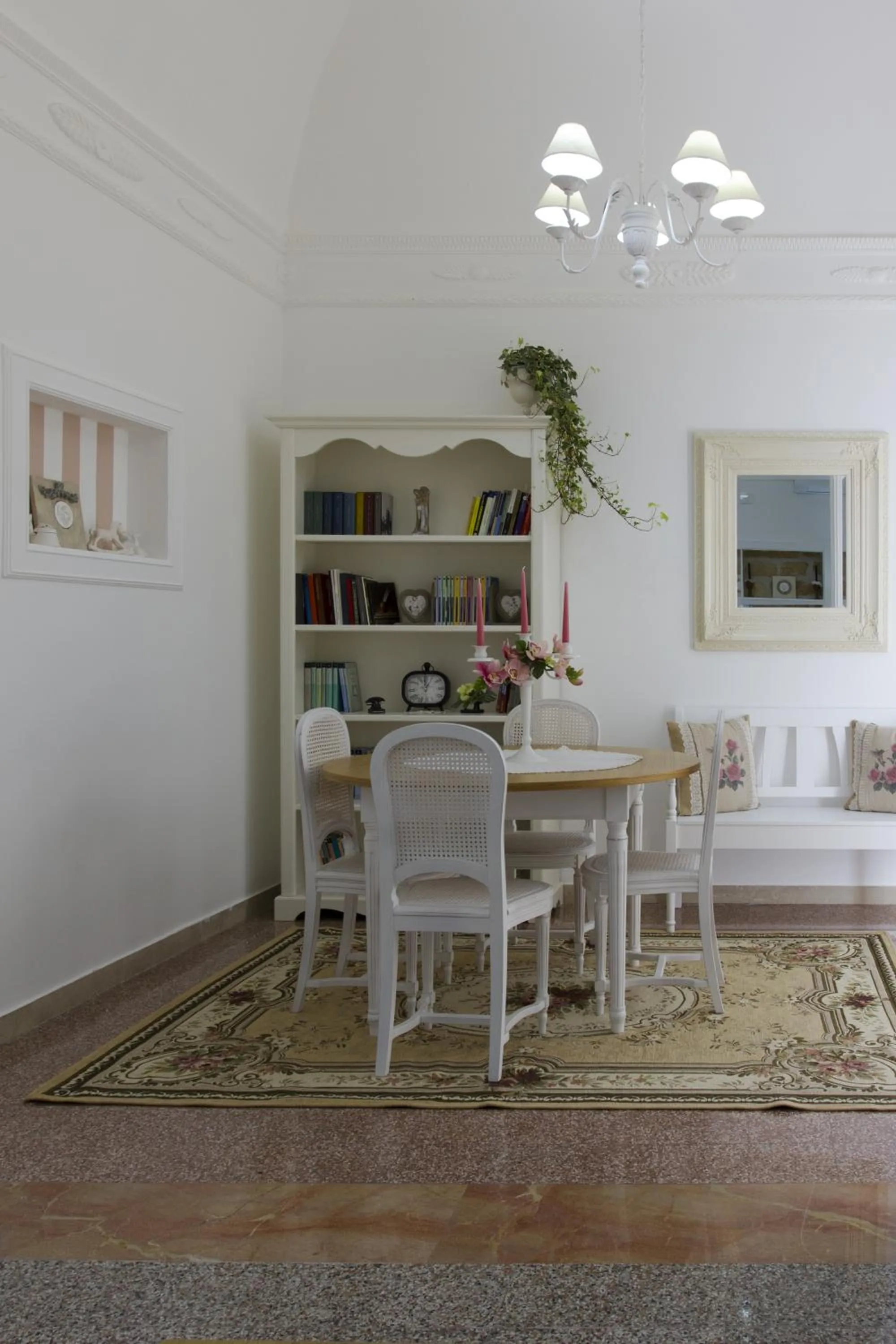 Library in TAM Vacanze B&B