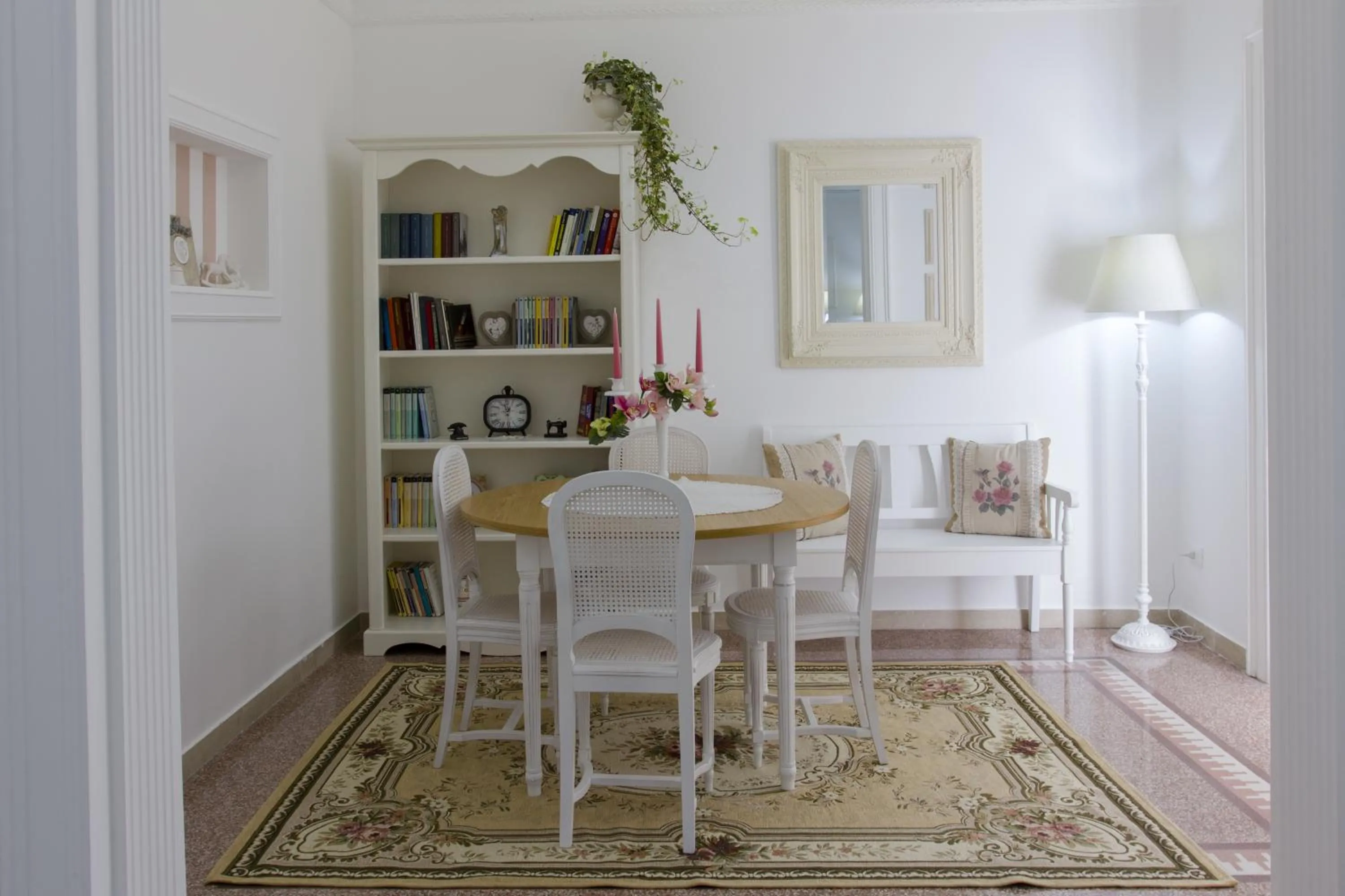 Library in TAM Vacanze B&B