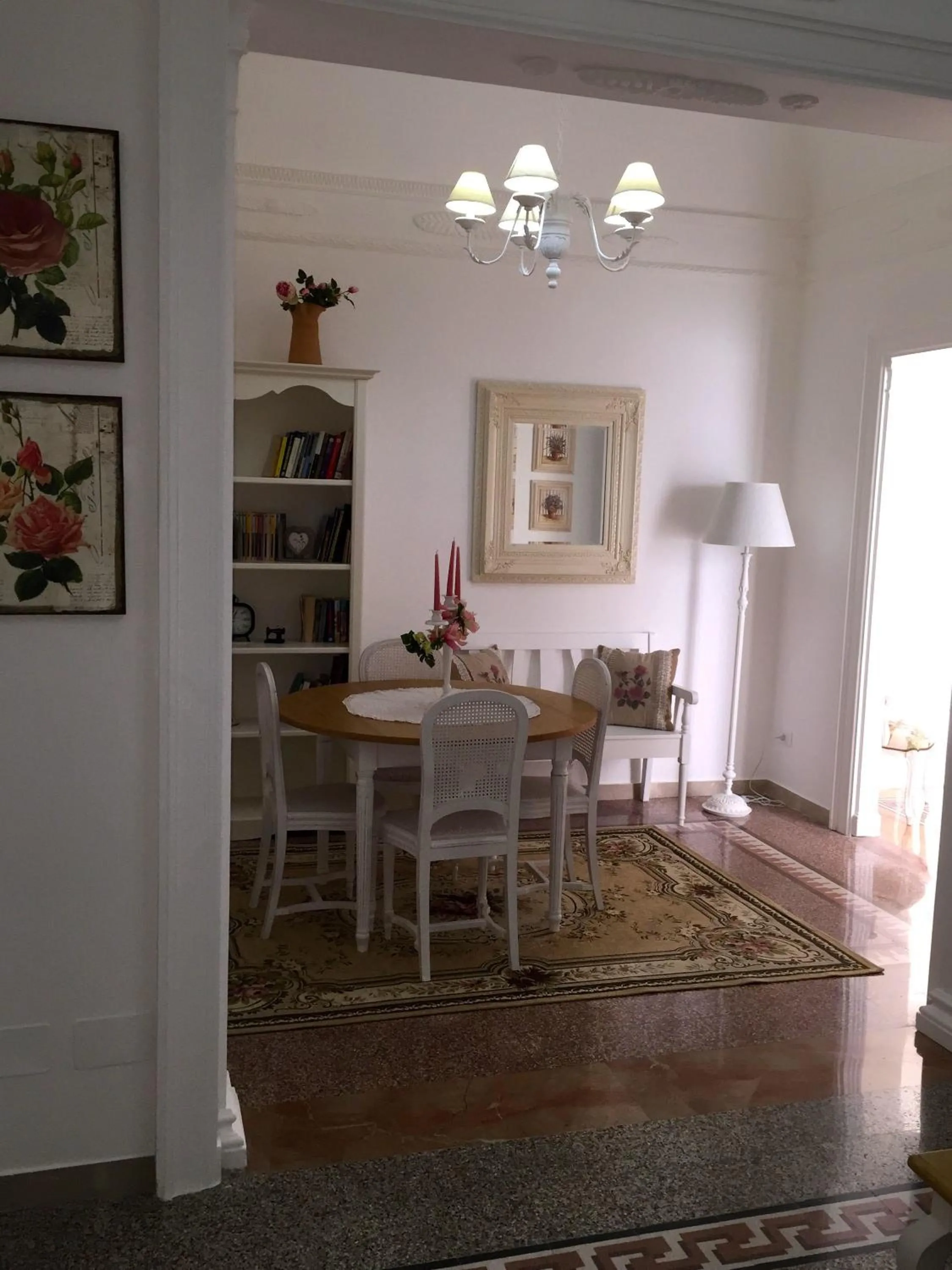 Library in TAM Vacanze B&B