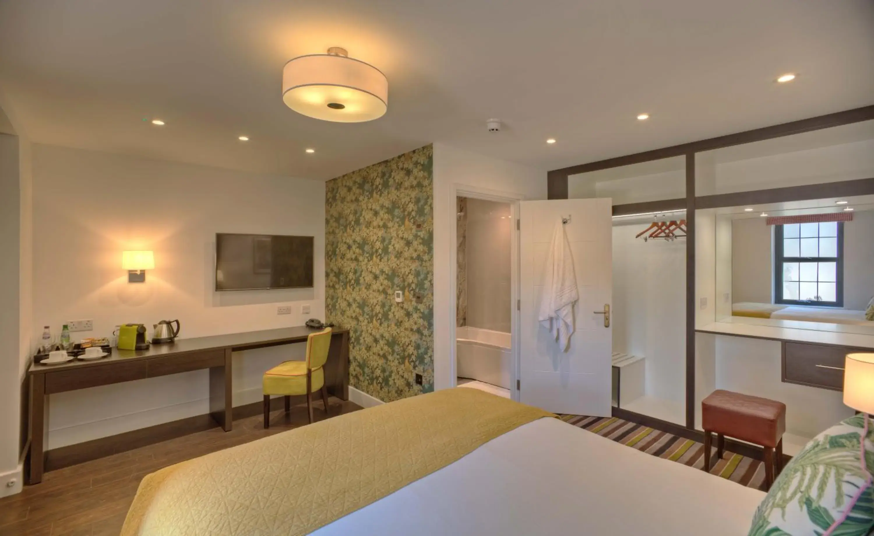 Bedroom, Bed in Denbies Vineyard Hotel Bedroom, Bed in Denbies Vineyard Hotel