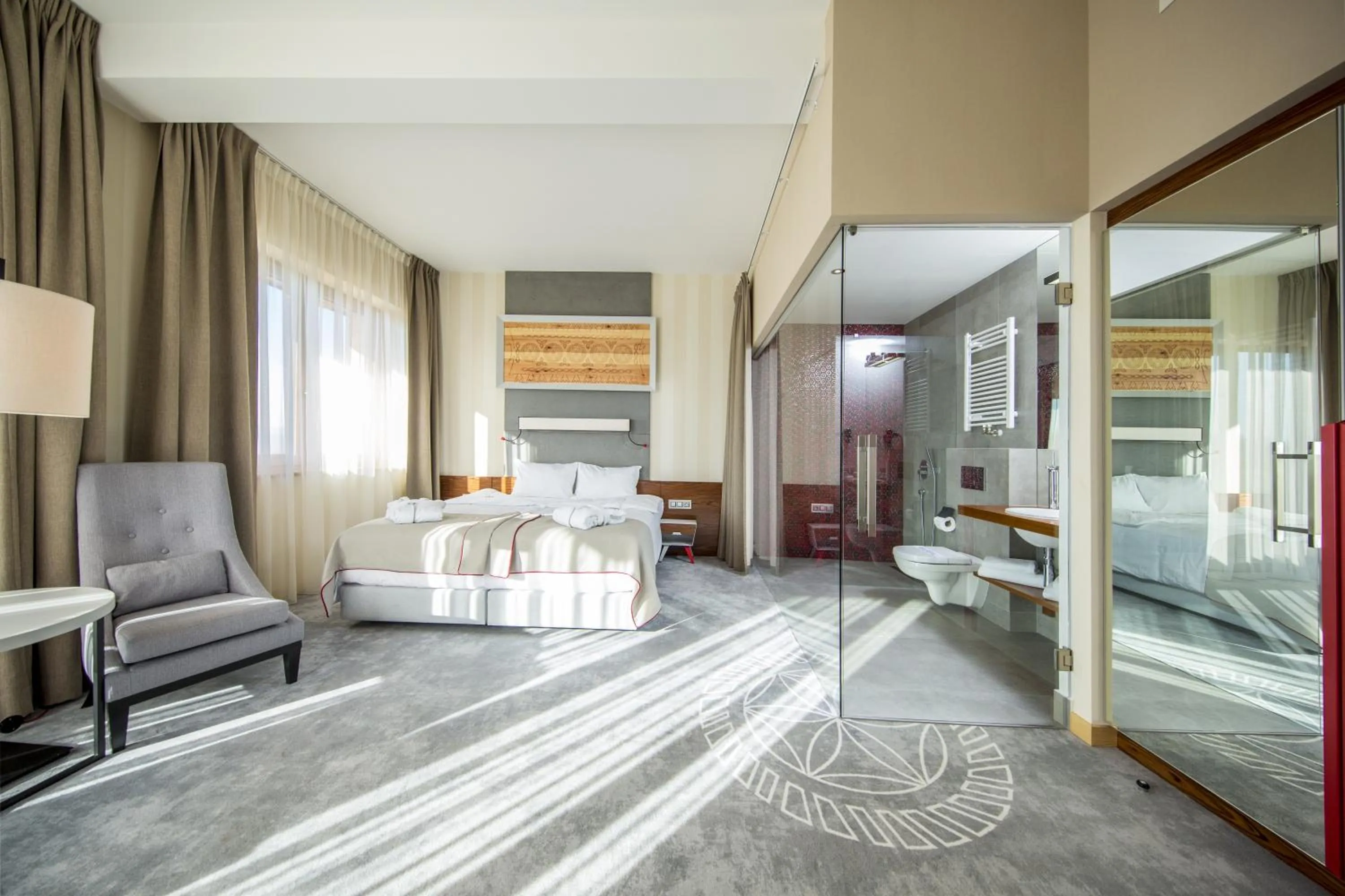 Shower, Bed in Hotel Kopieniec Fizjo- Med & SPA