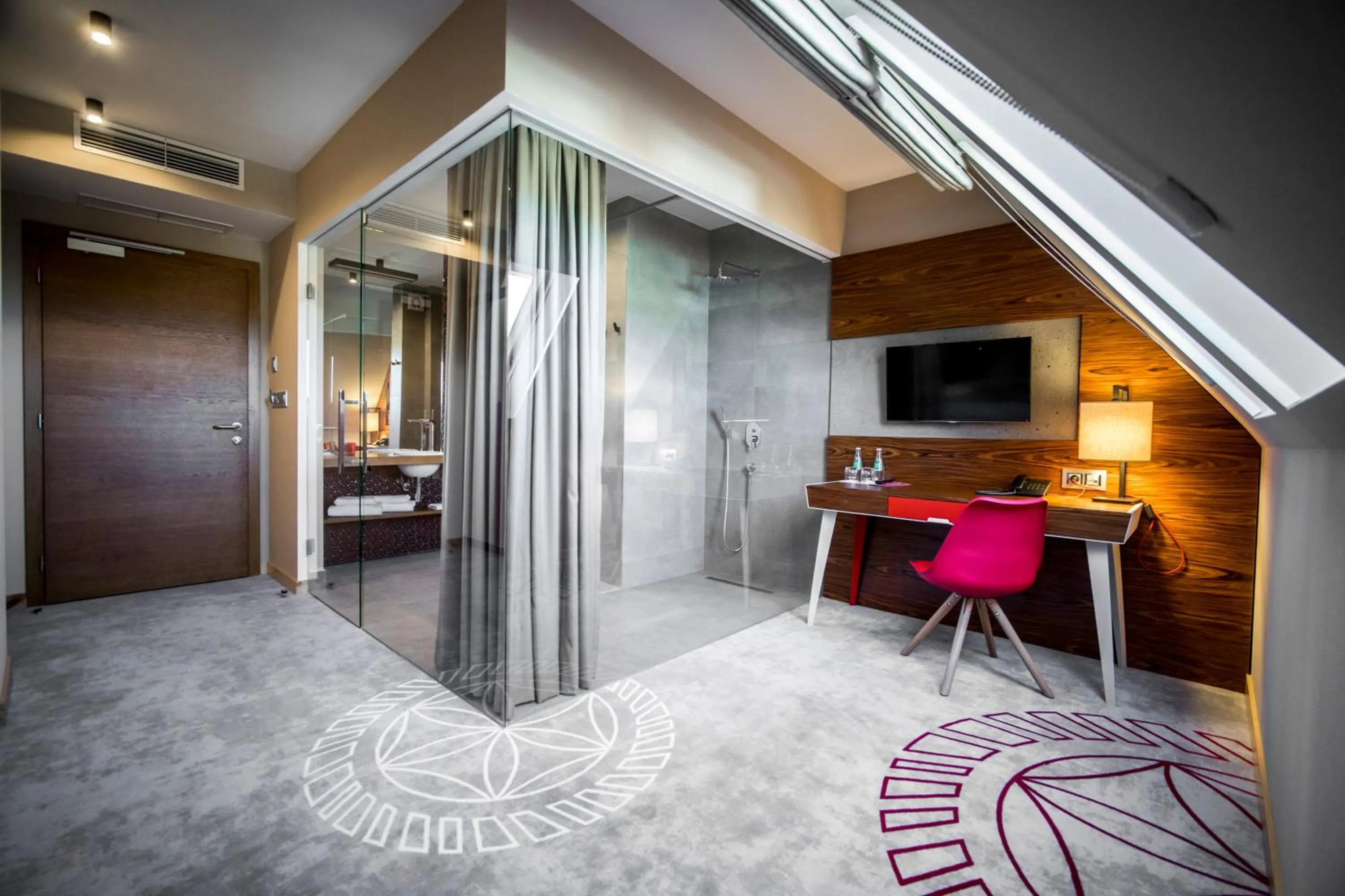 Bathroom, Bed in Hotel Kopieniec Fizjo- Med & SPA