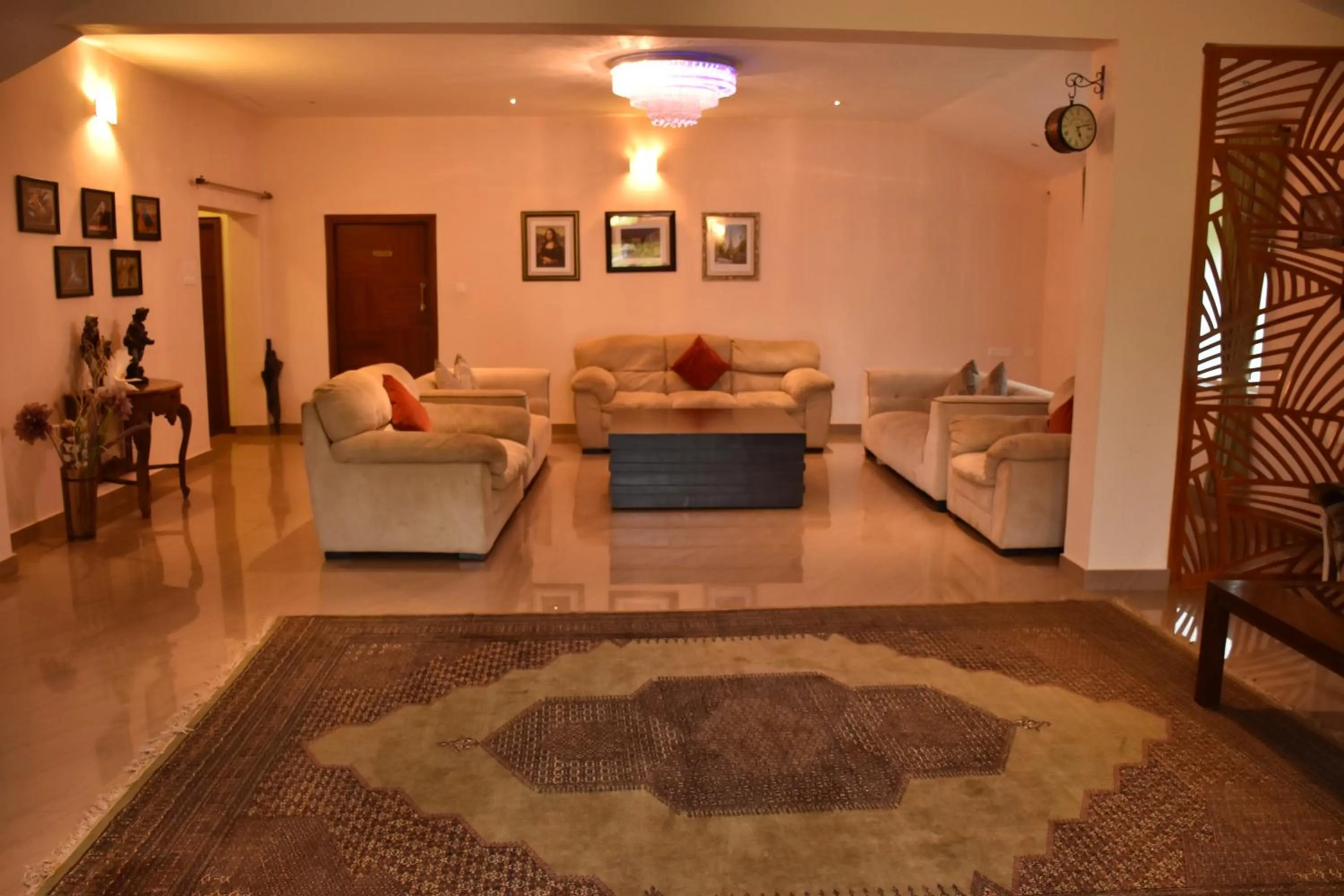 Lounge or bar in Green Nest Resort Ooty