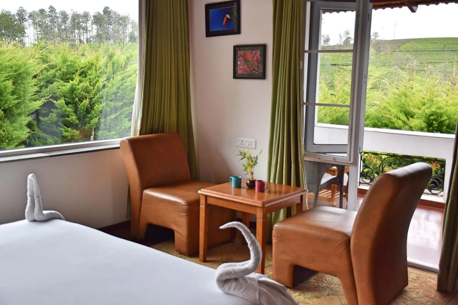 Bed in Green Nest Resort Ooty