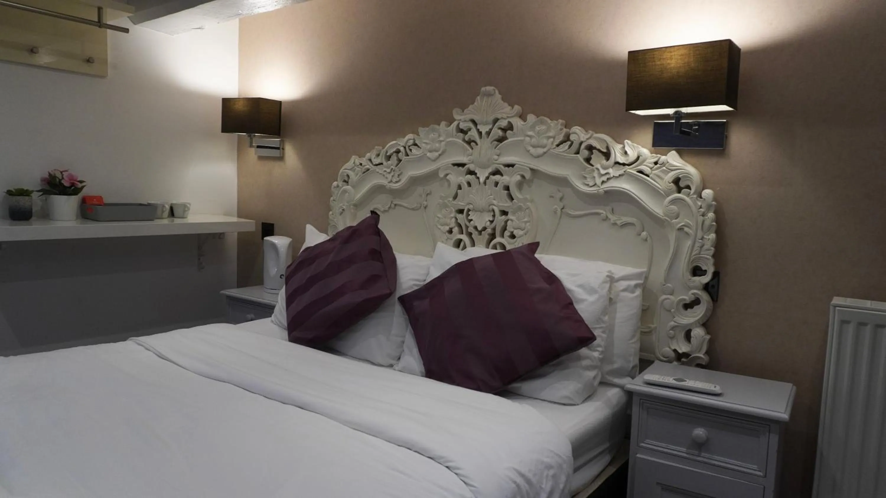 Photo of the whole room, Bed in The Bell Shifnal