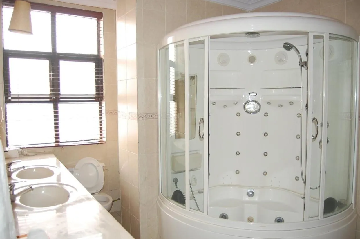 Bathroom in Owu Crown Hotel Ibadan