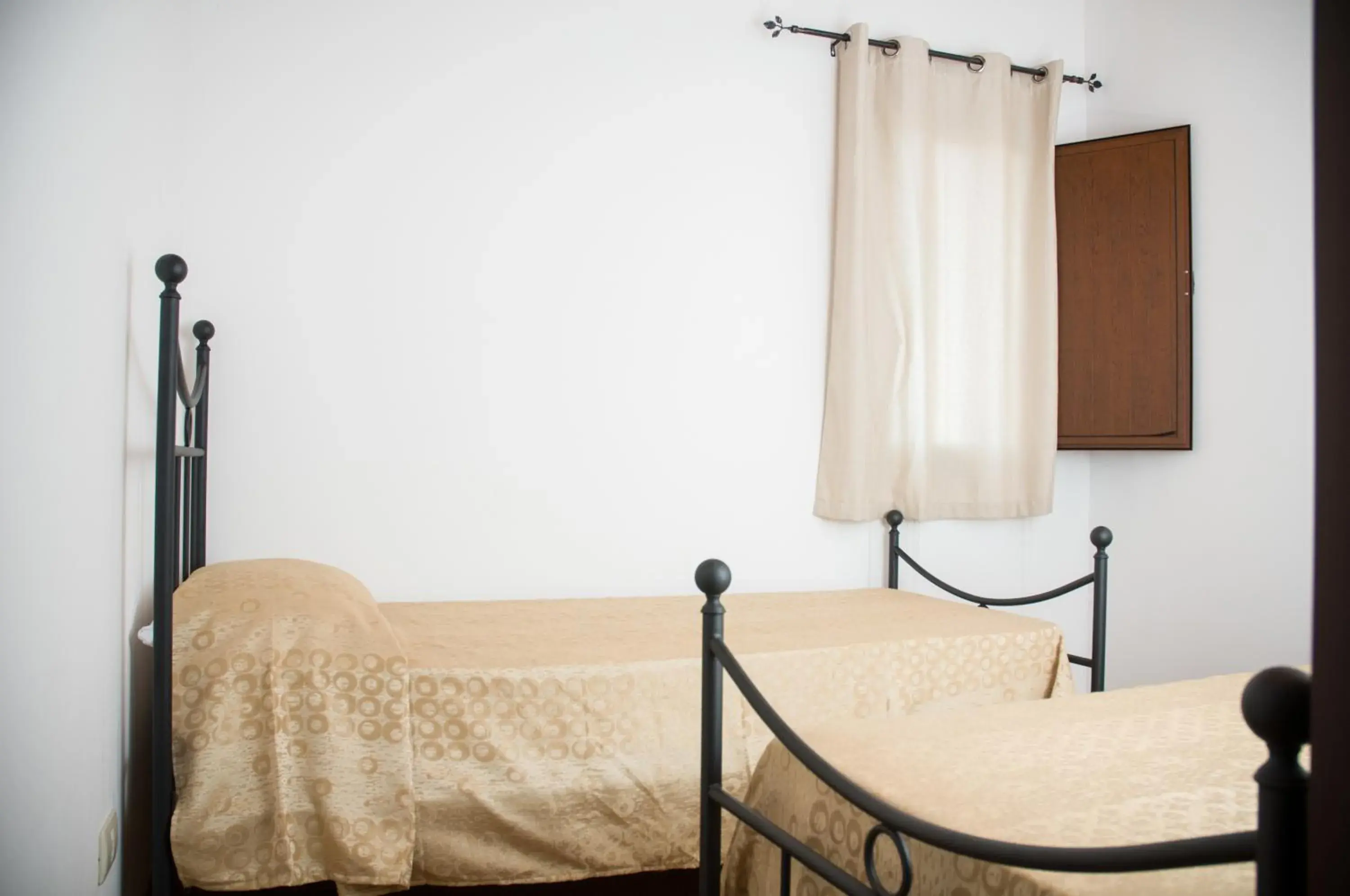 Family Room with Shower in Hotel Donna Carmela Sede Unica a Sciacca Family Room with Shower in Hotel Donna Carmela Sede Unica a Sciacca