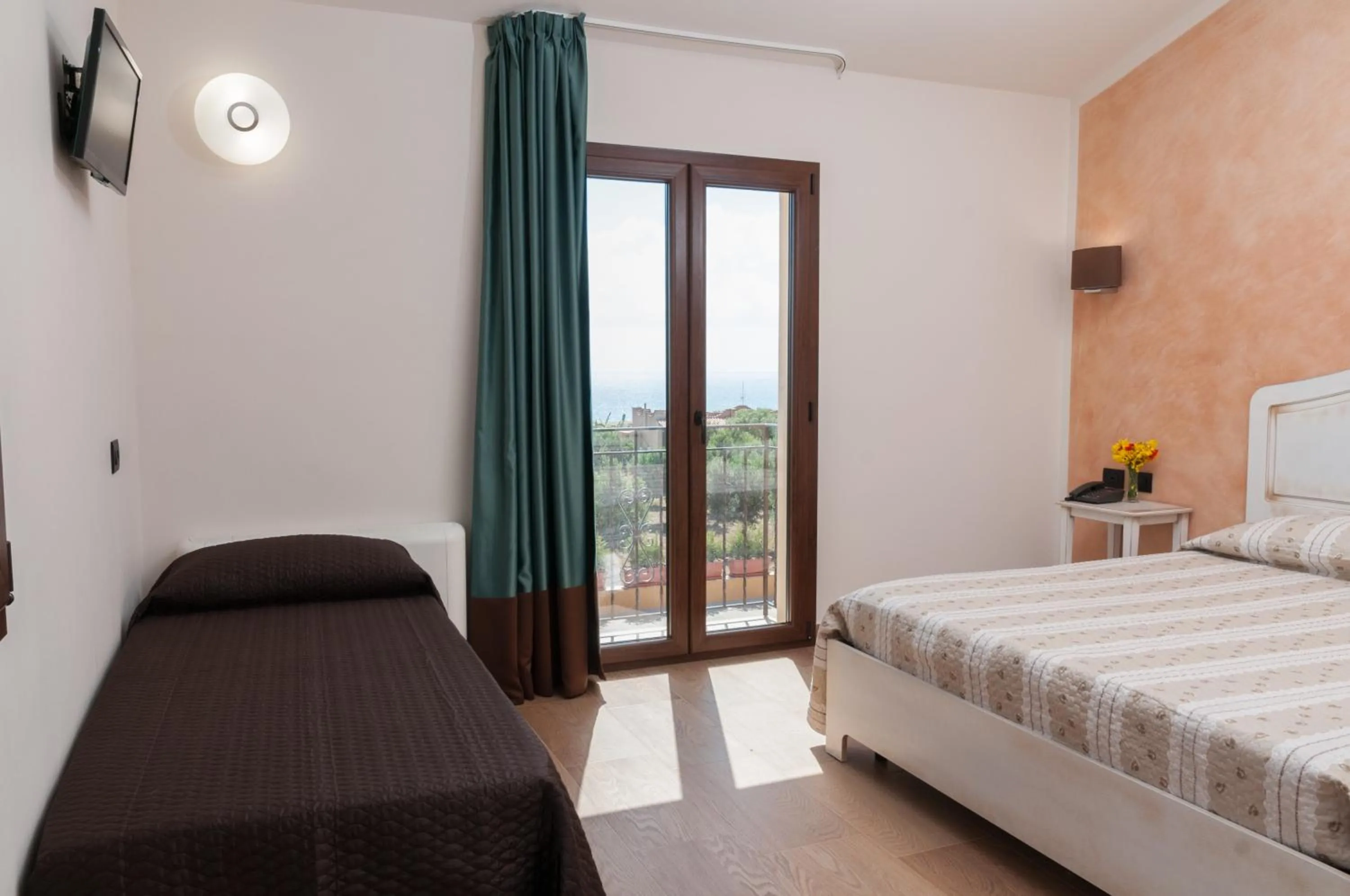 Bedroom, Bed in Hotel Donna Carmela Sede Unica a Sciacca